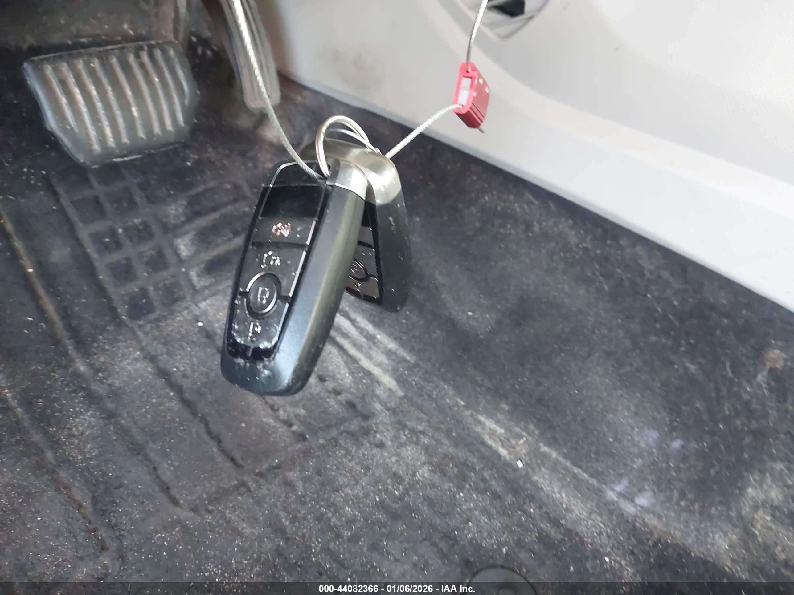 FORD FUSION image 11