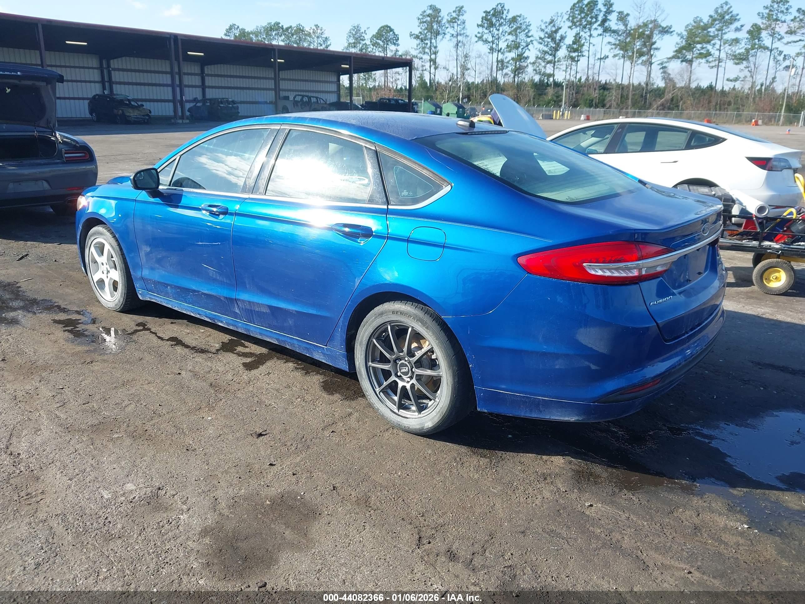 FORD FUSION image 3