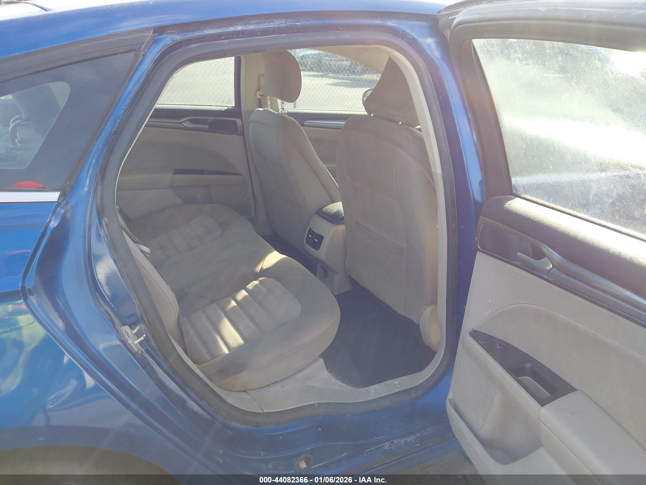 FORD FUSION image 8