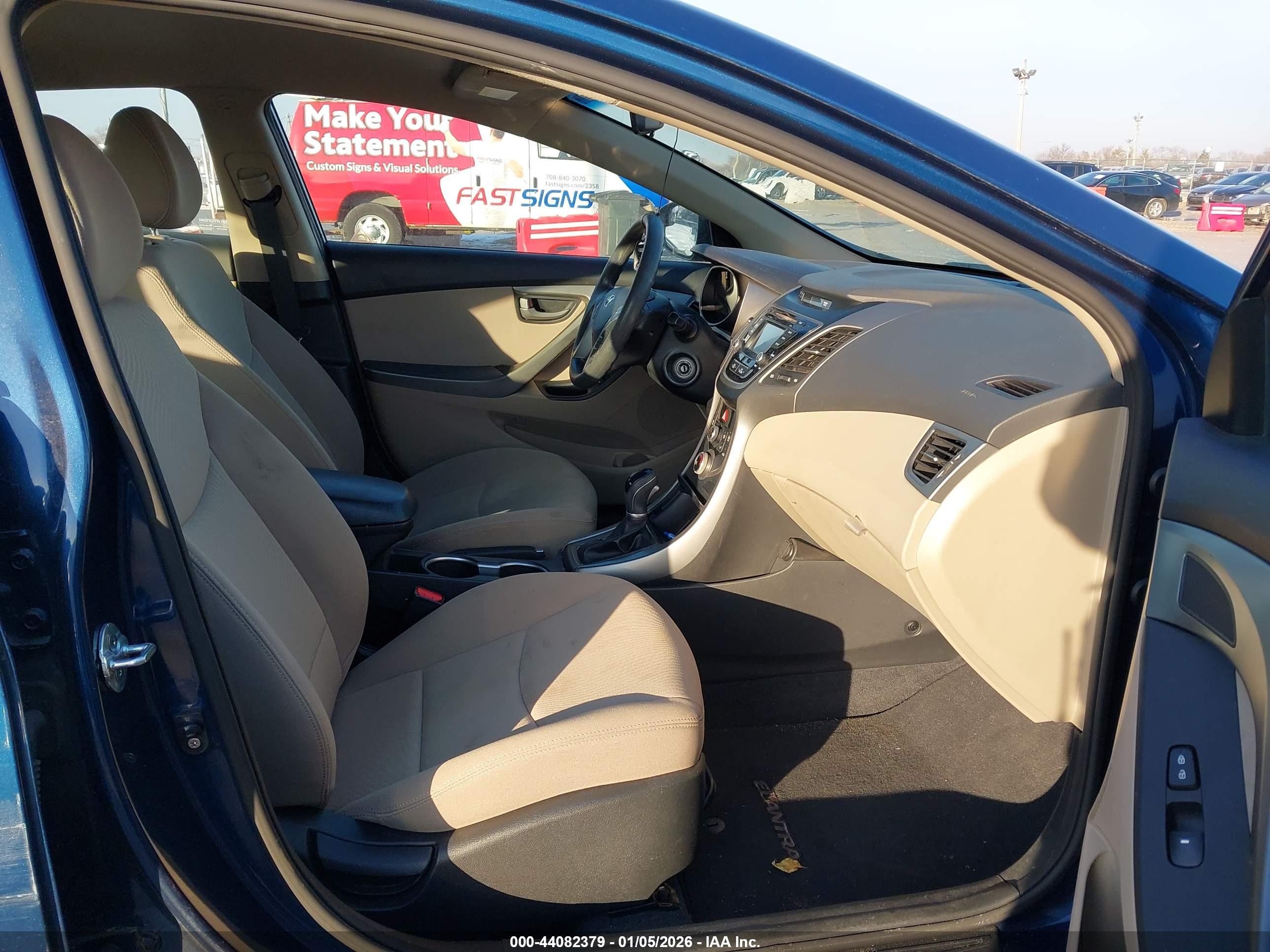 HYUNDAI ELANTRA image 5