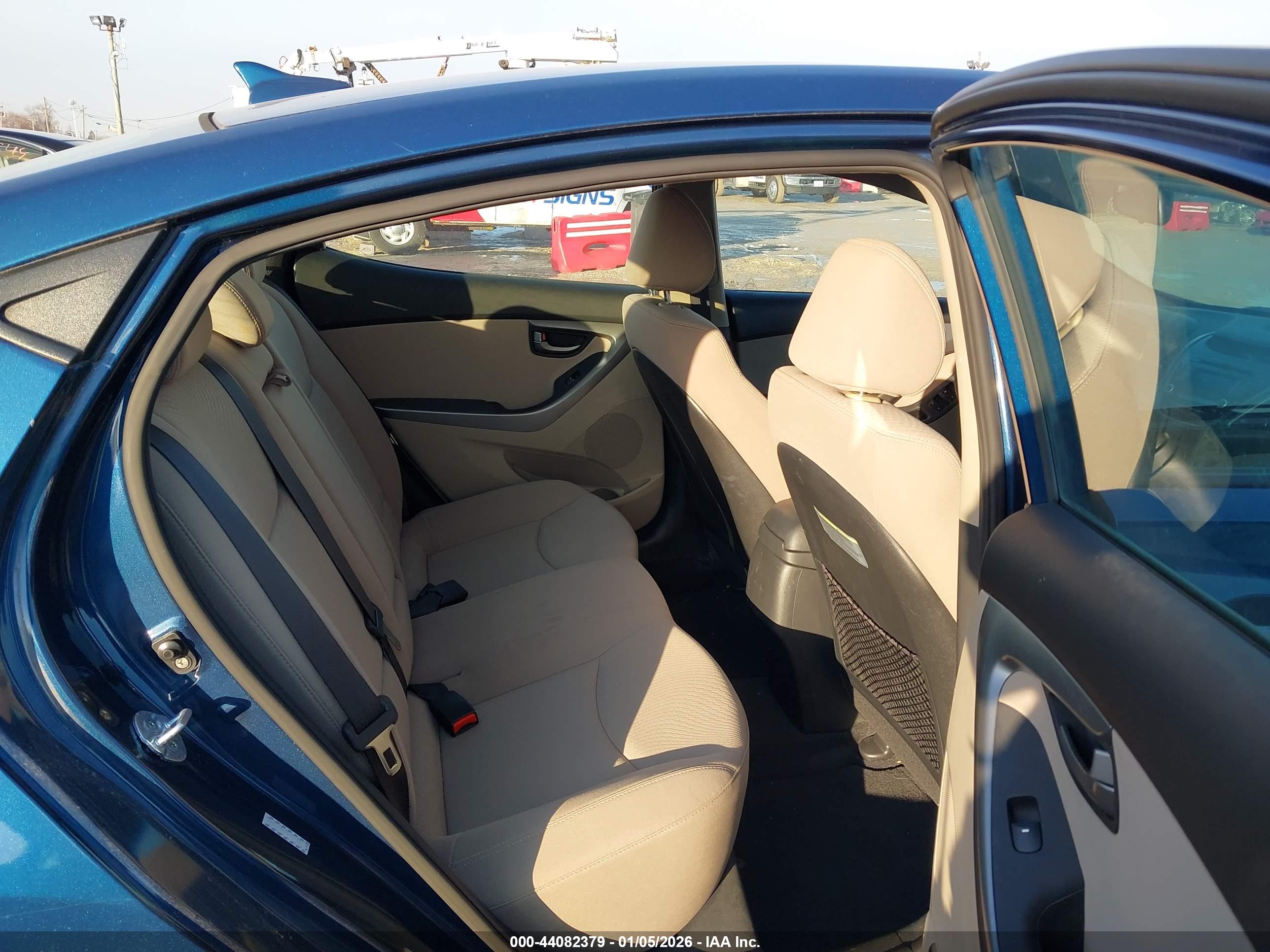 HYUNDAI ELANTRA image 8