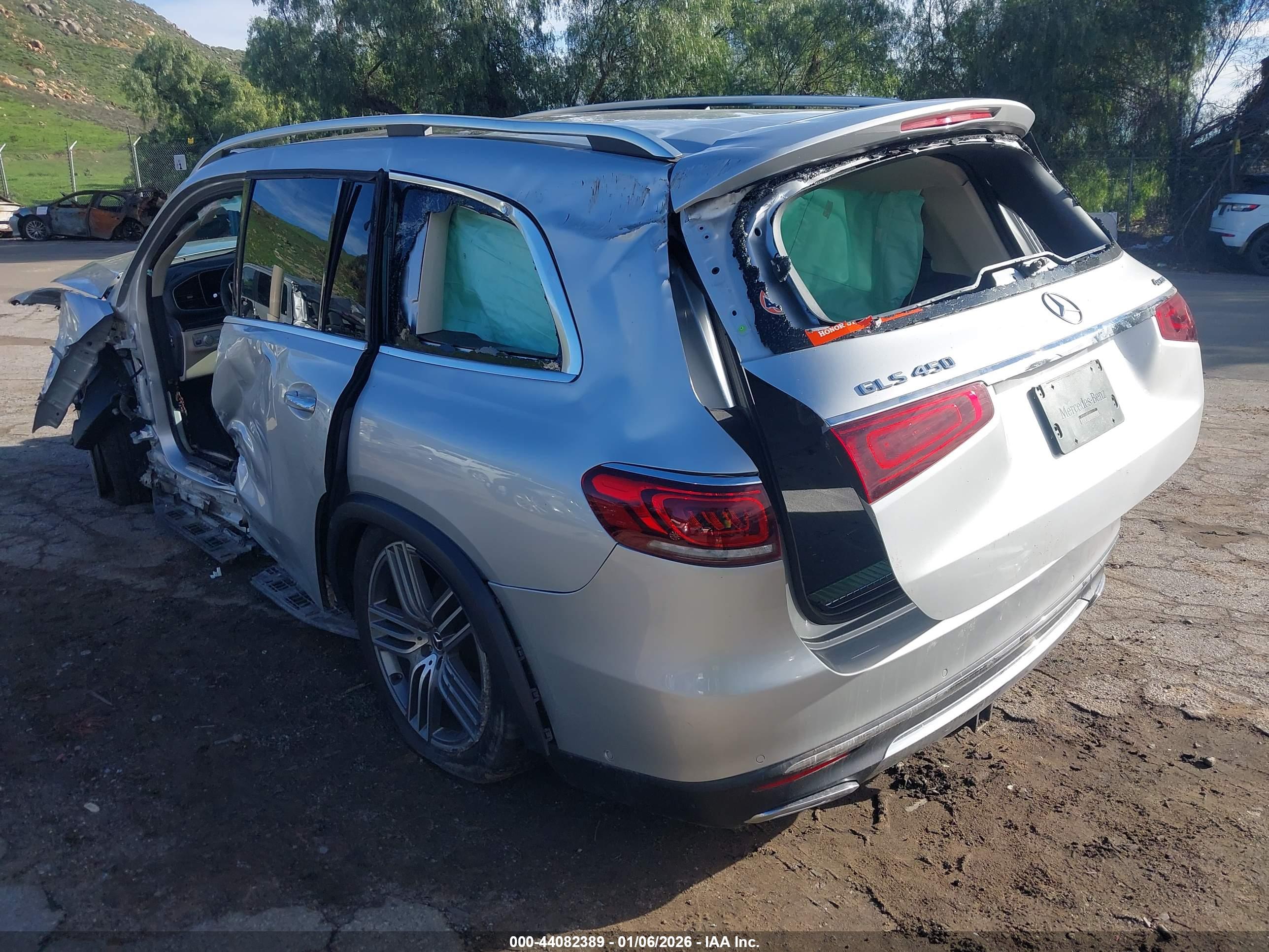 MERCEDES-BENZ GLS image 3