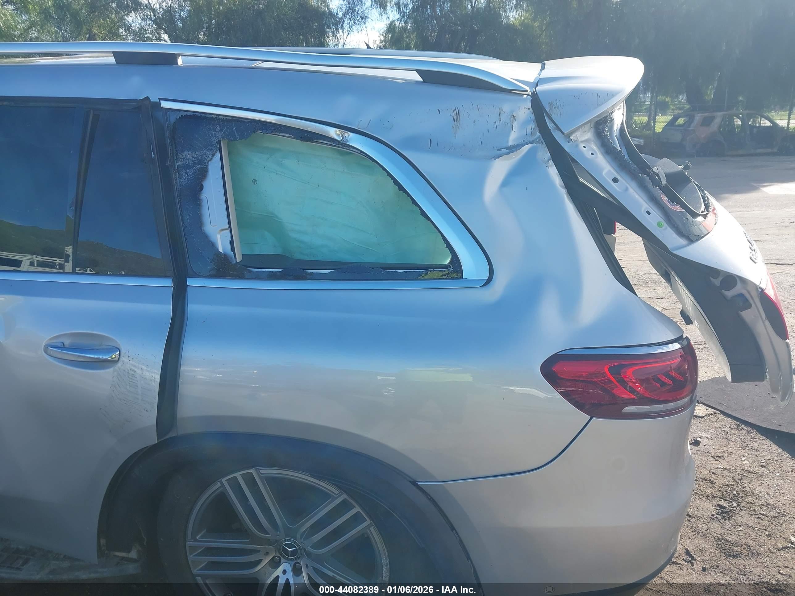 MERCEDES-BENZ GLS image 6