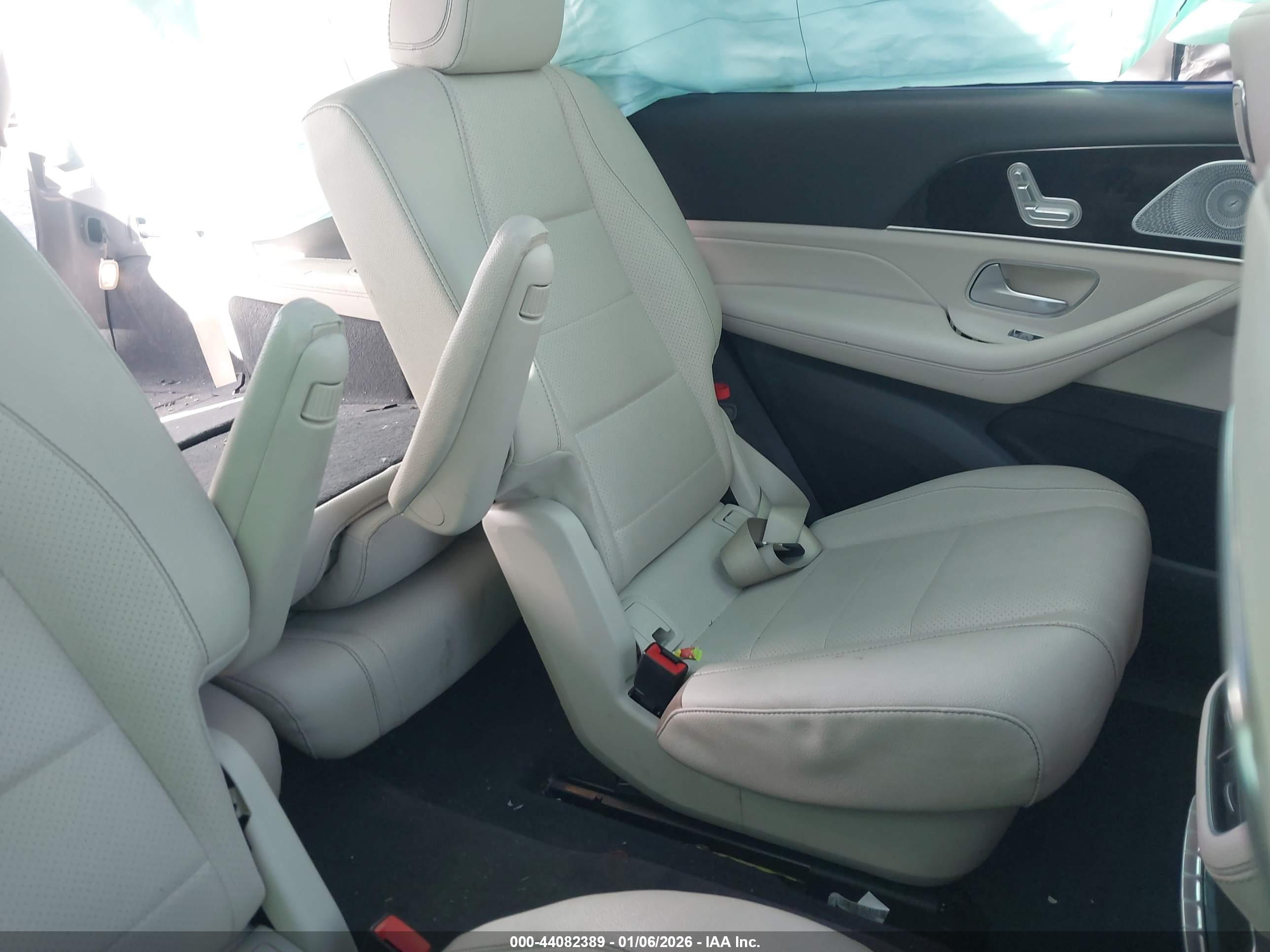 MERCEDES-BENZ GLS image 8