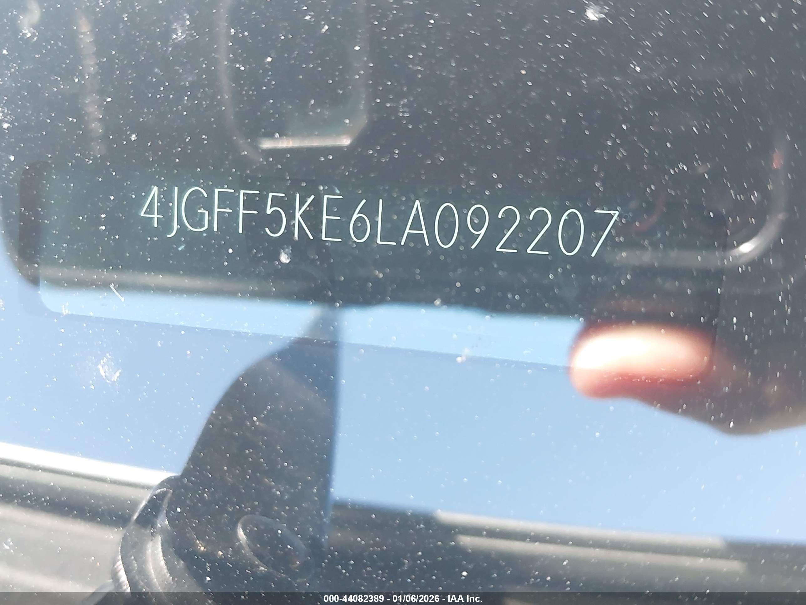 MERCEDES-BENZ GLS image 9
