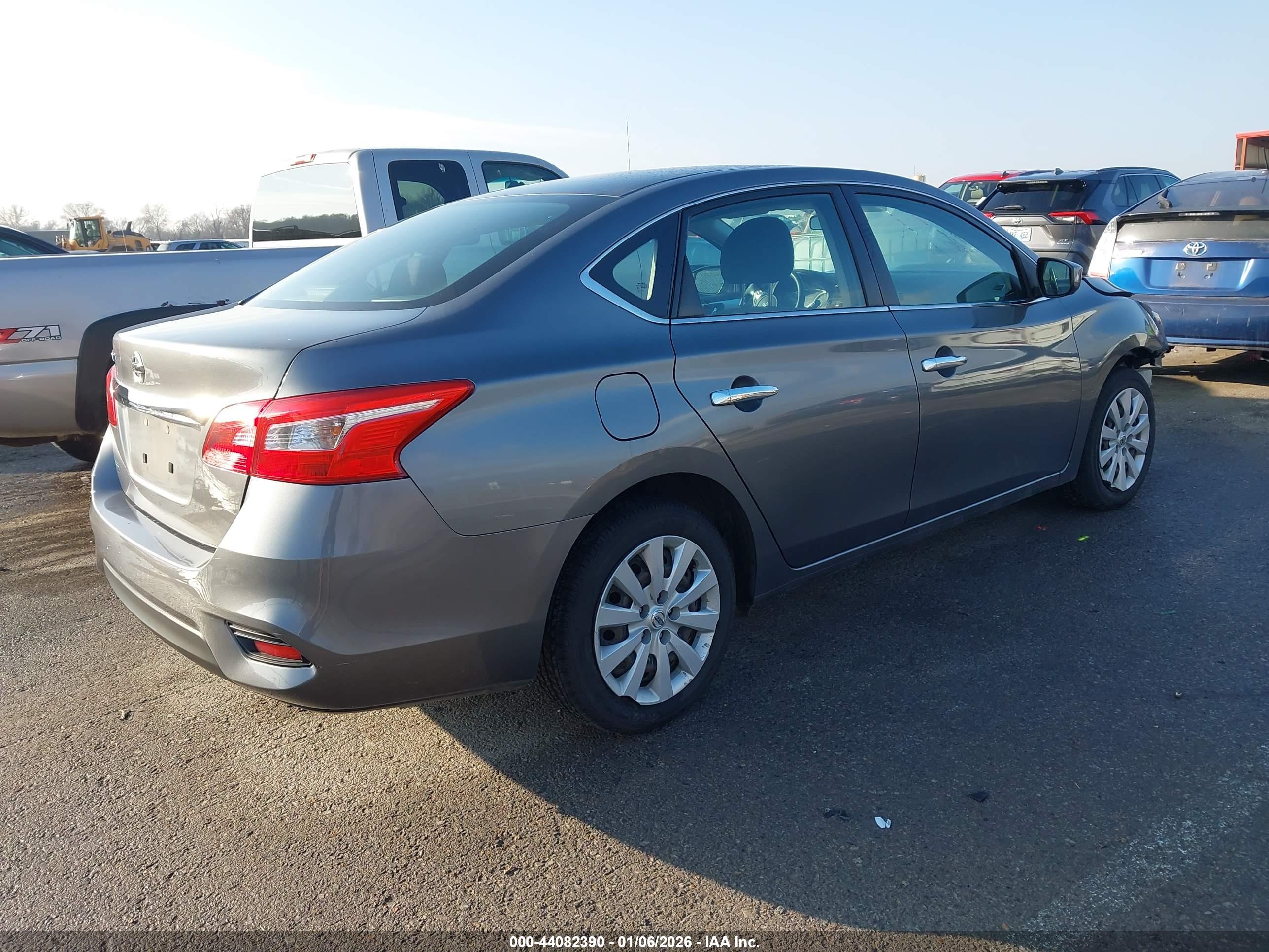 NISSAN SENTRA image 4