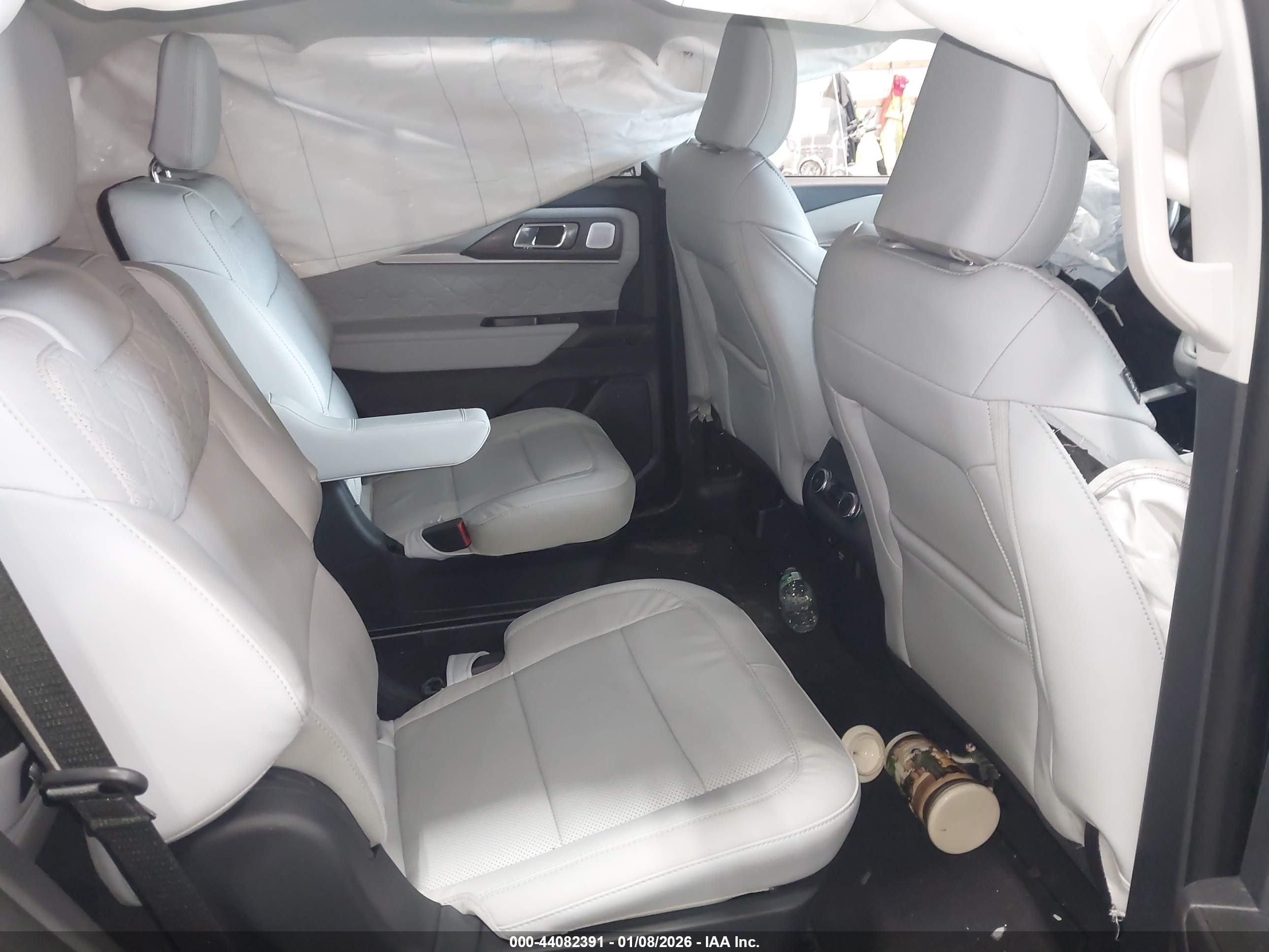 FORD EXPLORER image 8