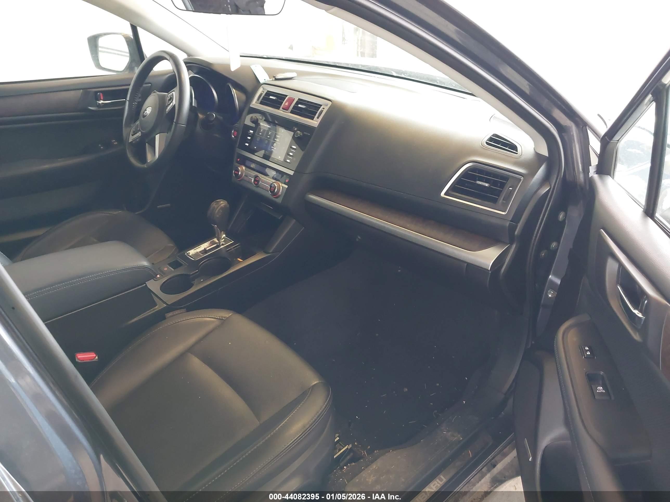 SUBARU OUTBACK image 5