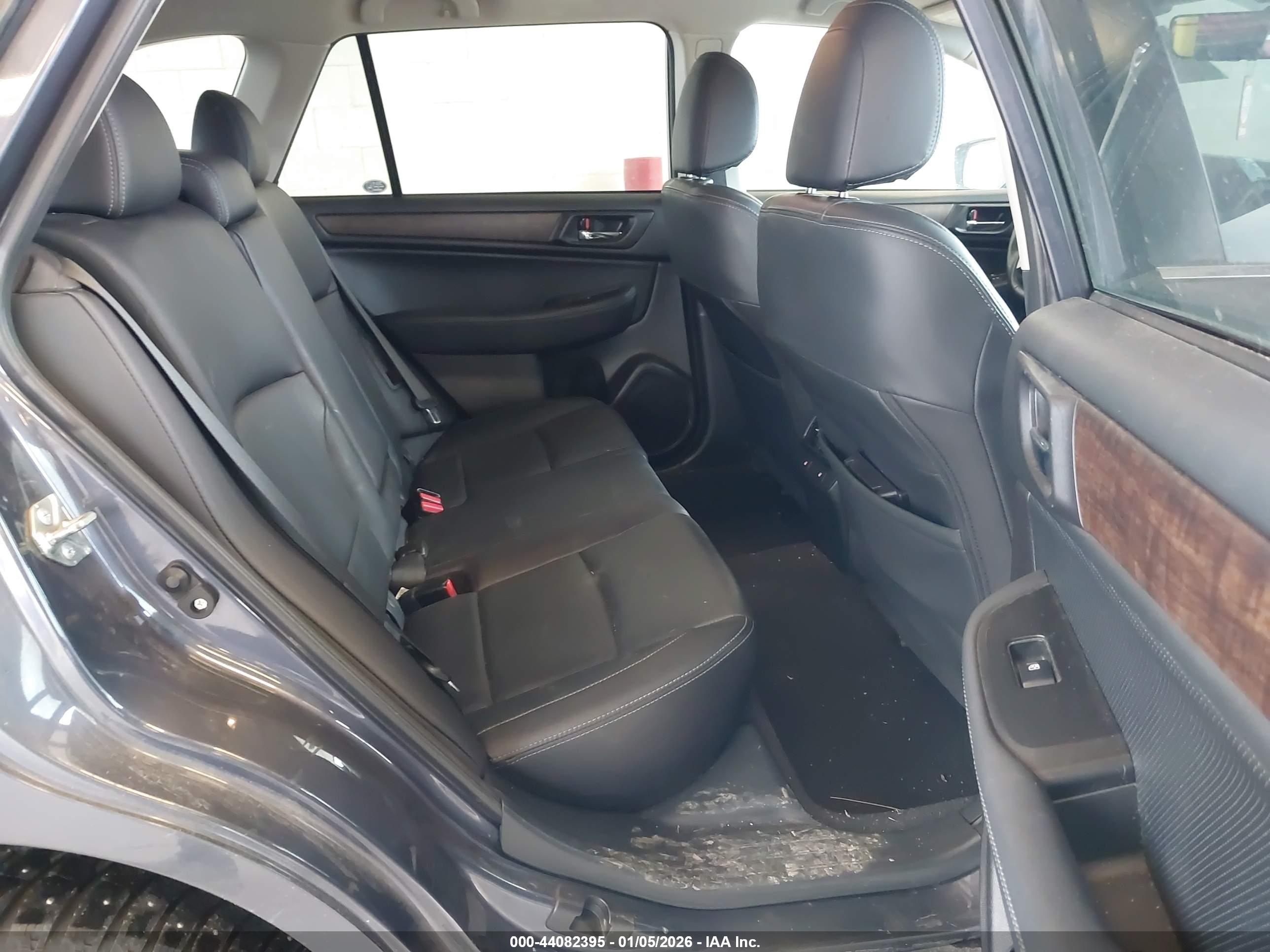 SUBARU OUTBACK image 8