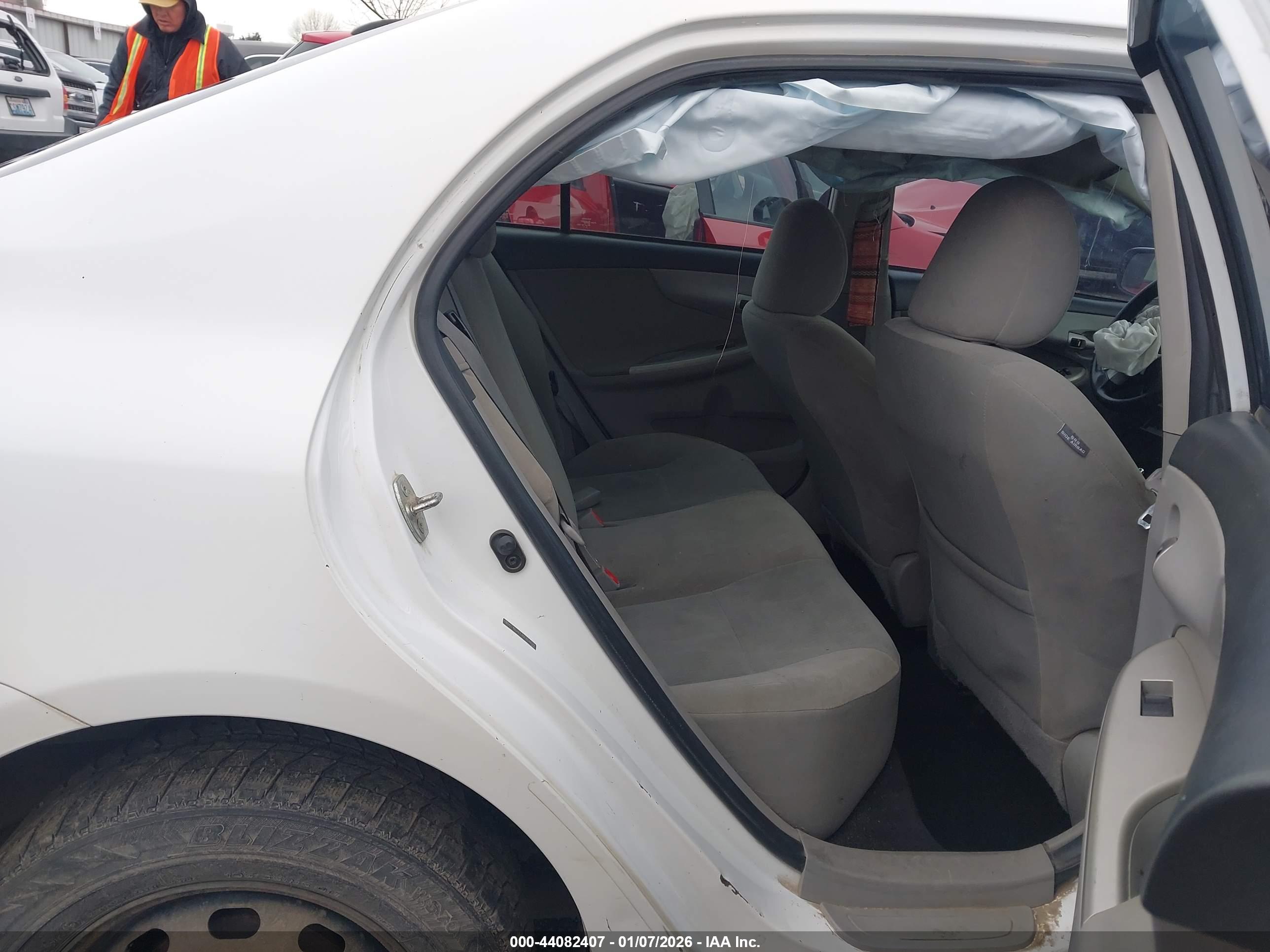 TOYOTA COROLLA image 8