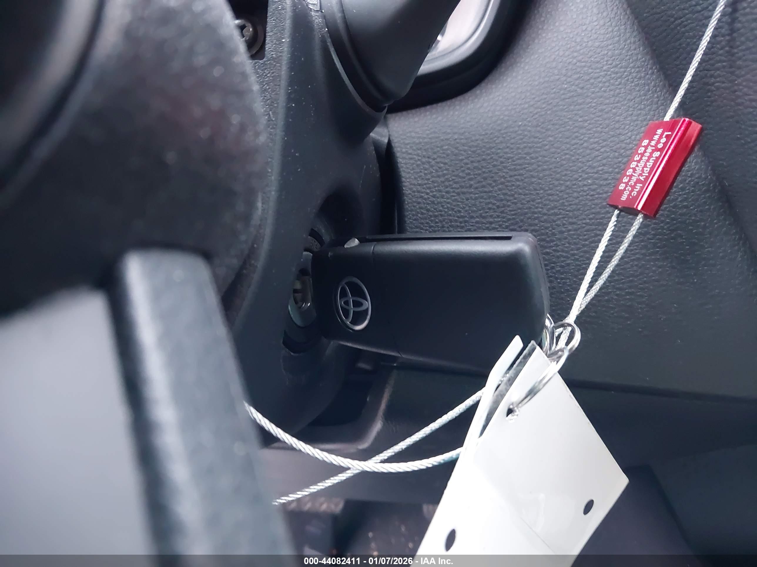 TOYOTA COROLLA image 11