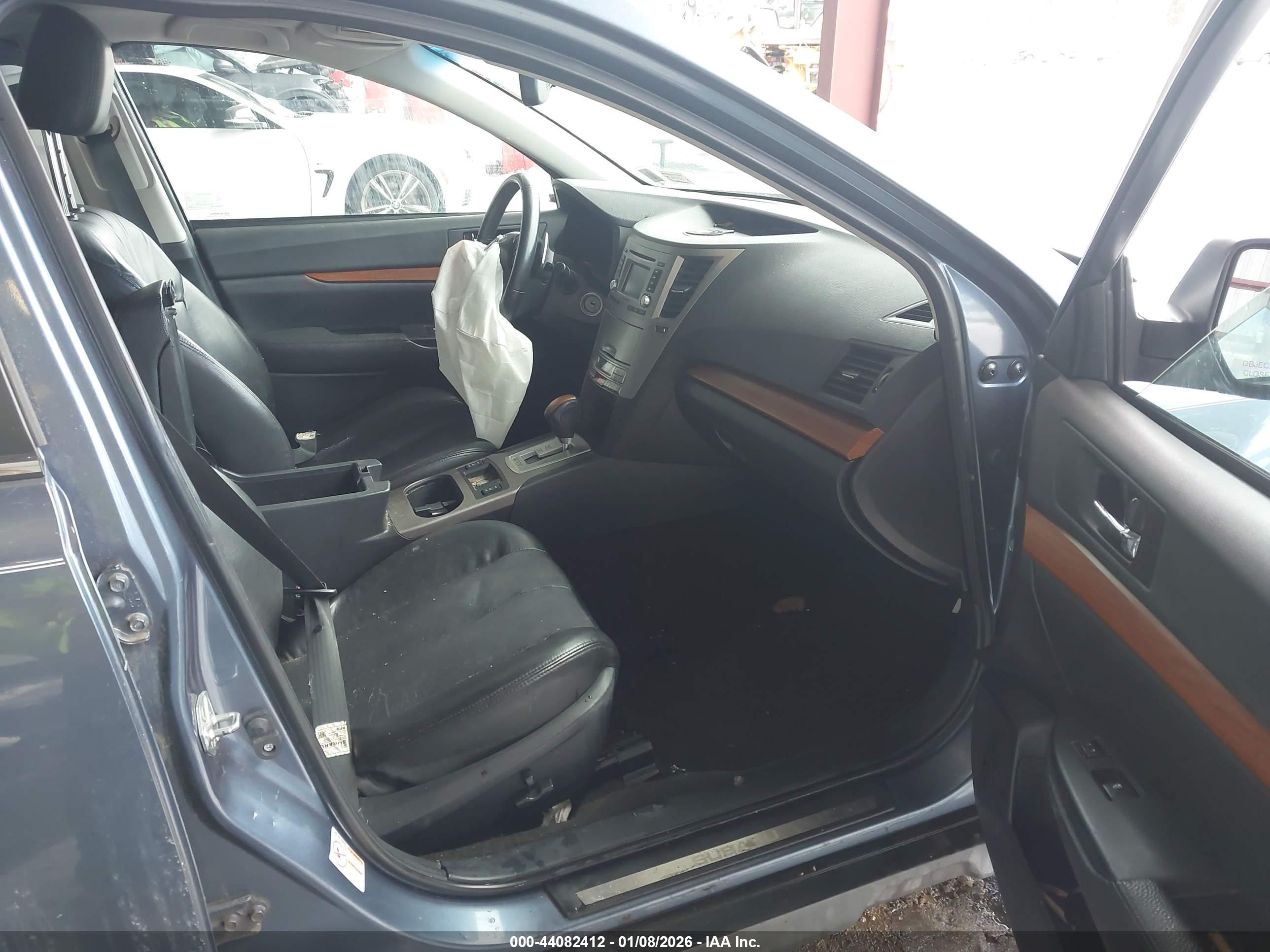 SUBARU OUTBACK image 5