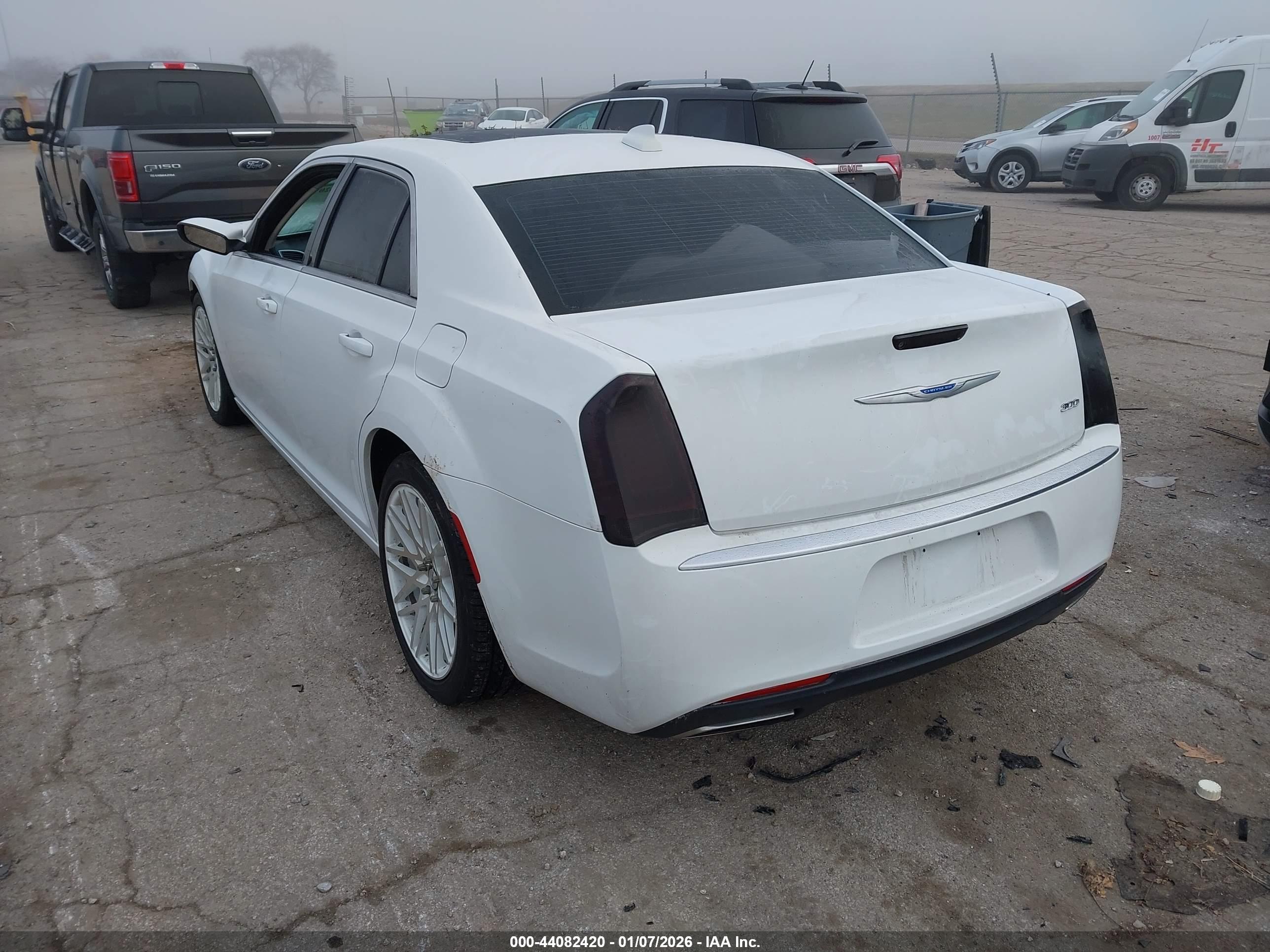 CHRYSLER 300 image 3
