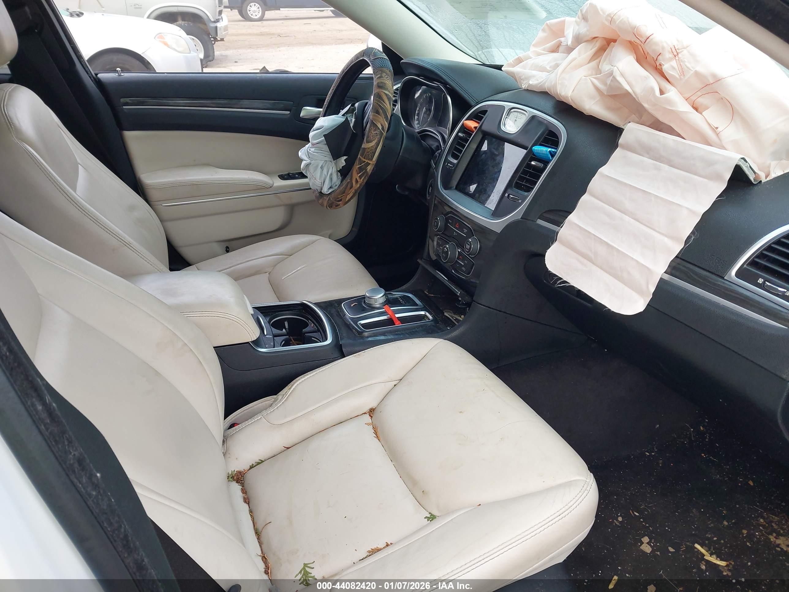 CHRYSLER 300 image 5