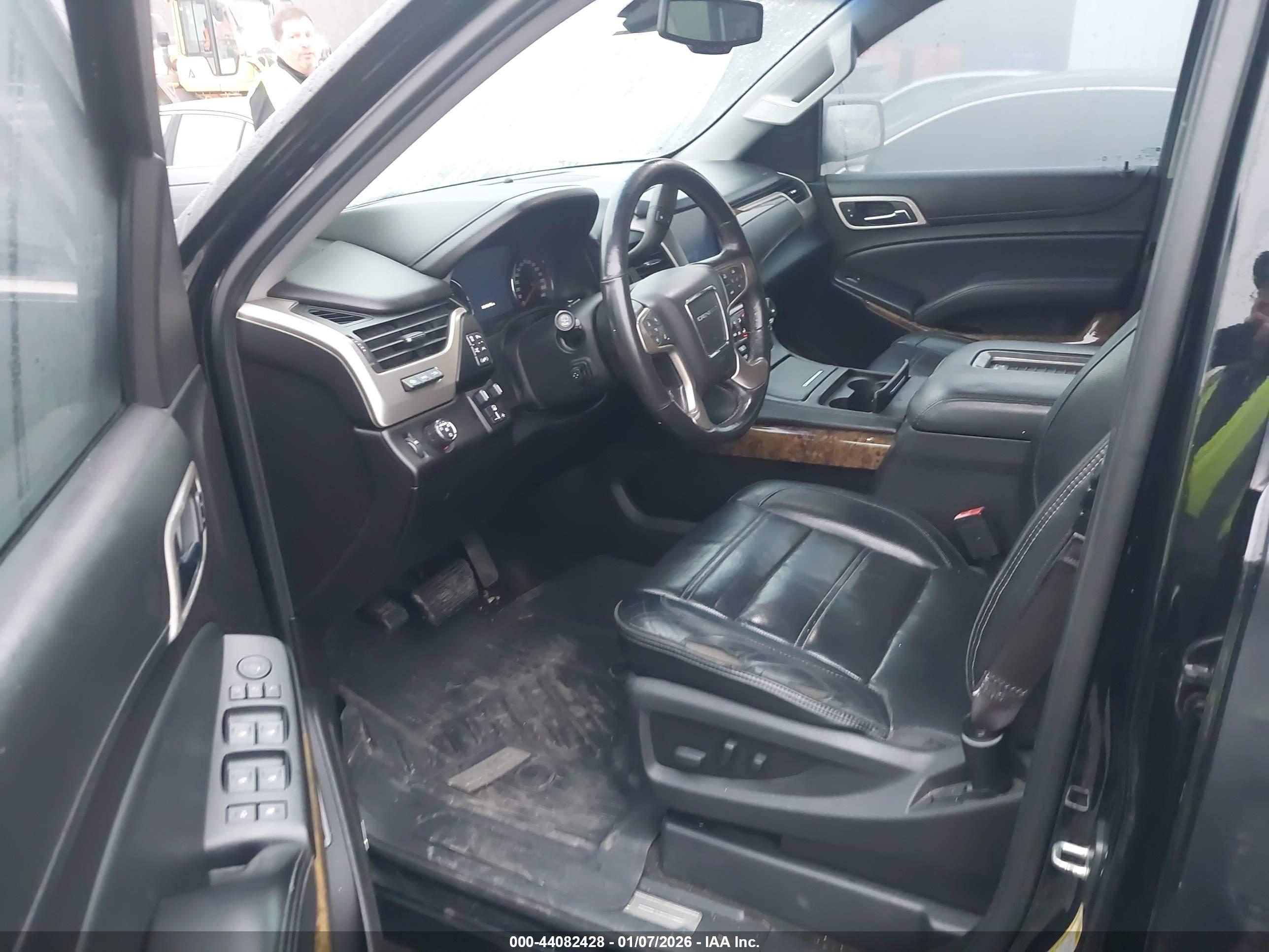 GMC YUKON image 5