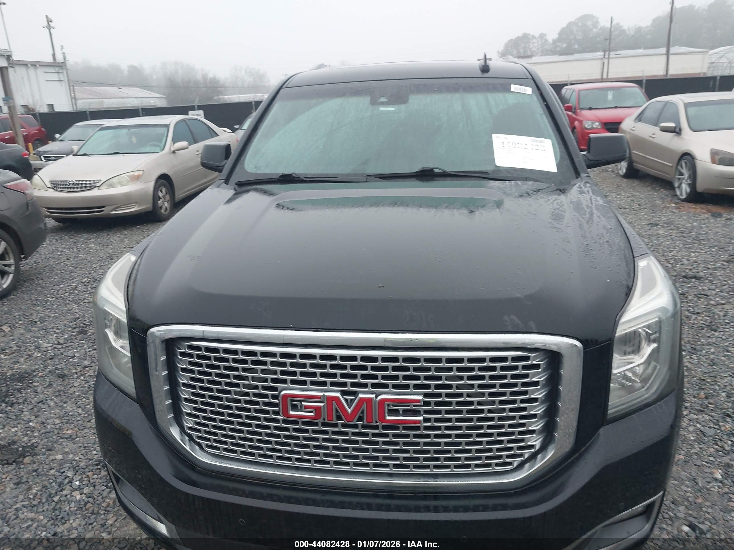 GMC YUKON image 6