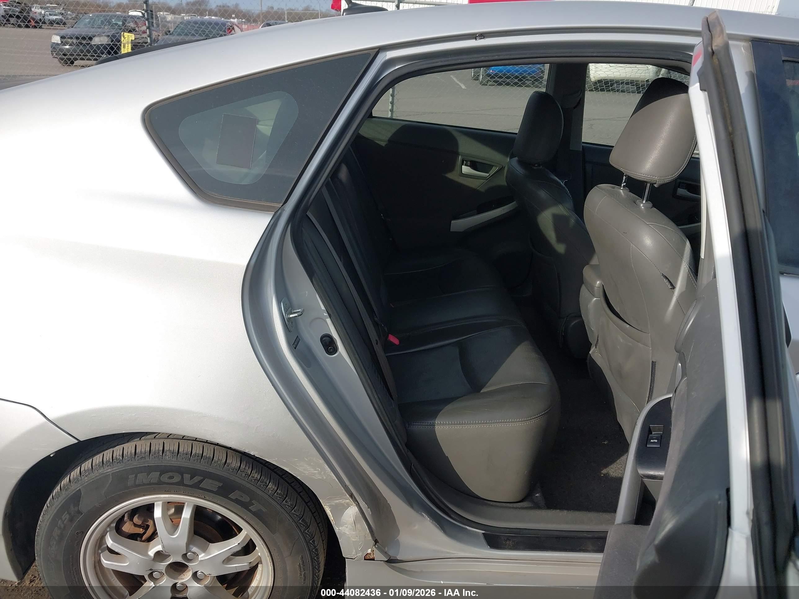 TOYOTA PRIUS image 8