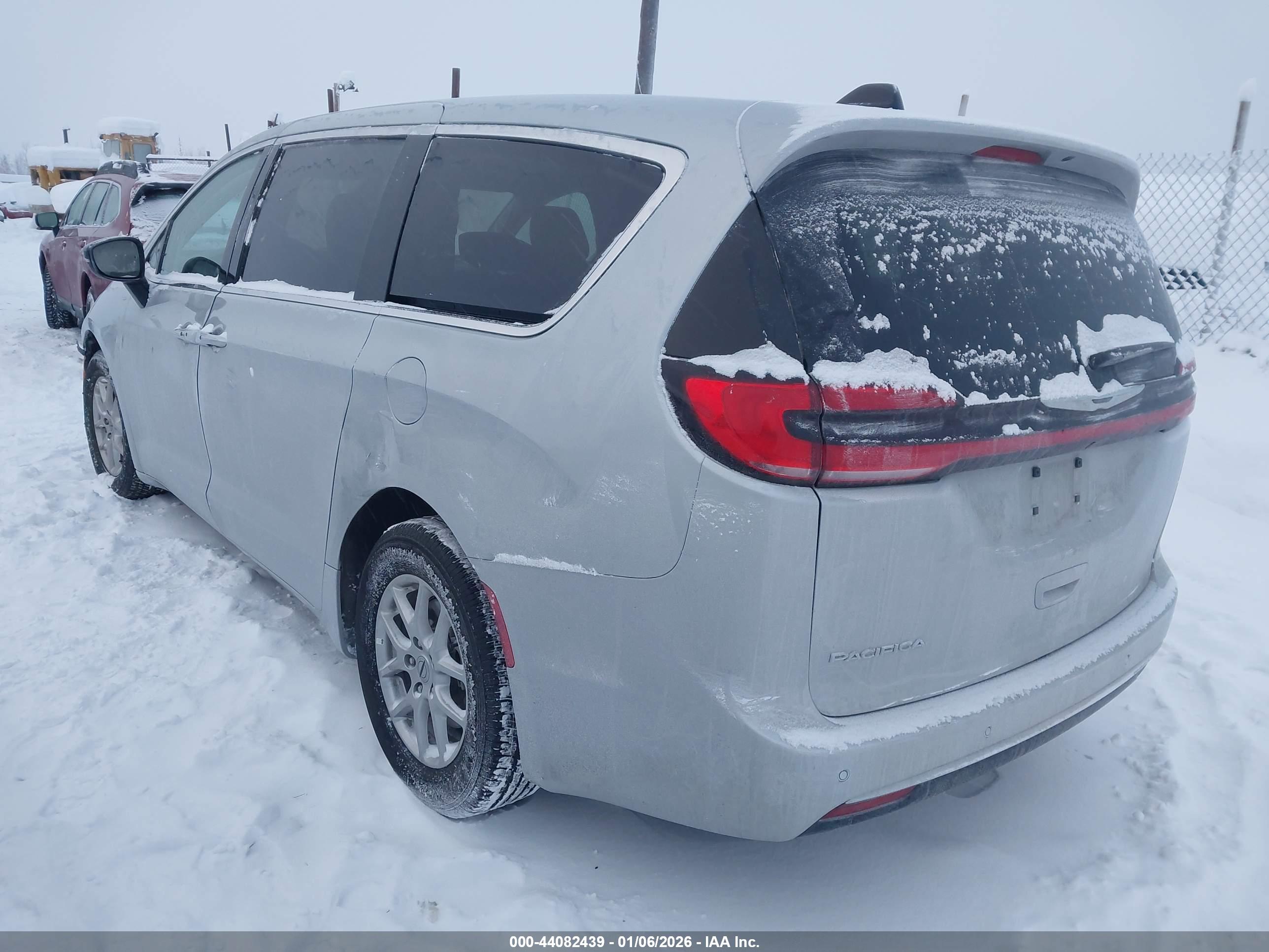 CHRYSLER PACIFICA image 3