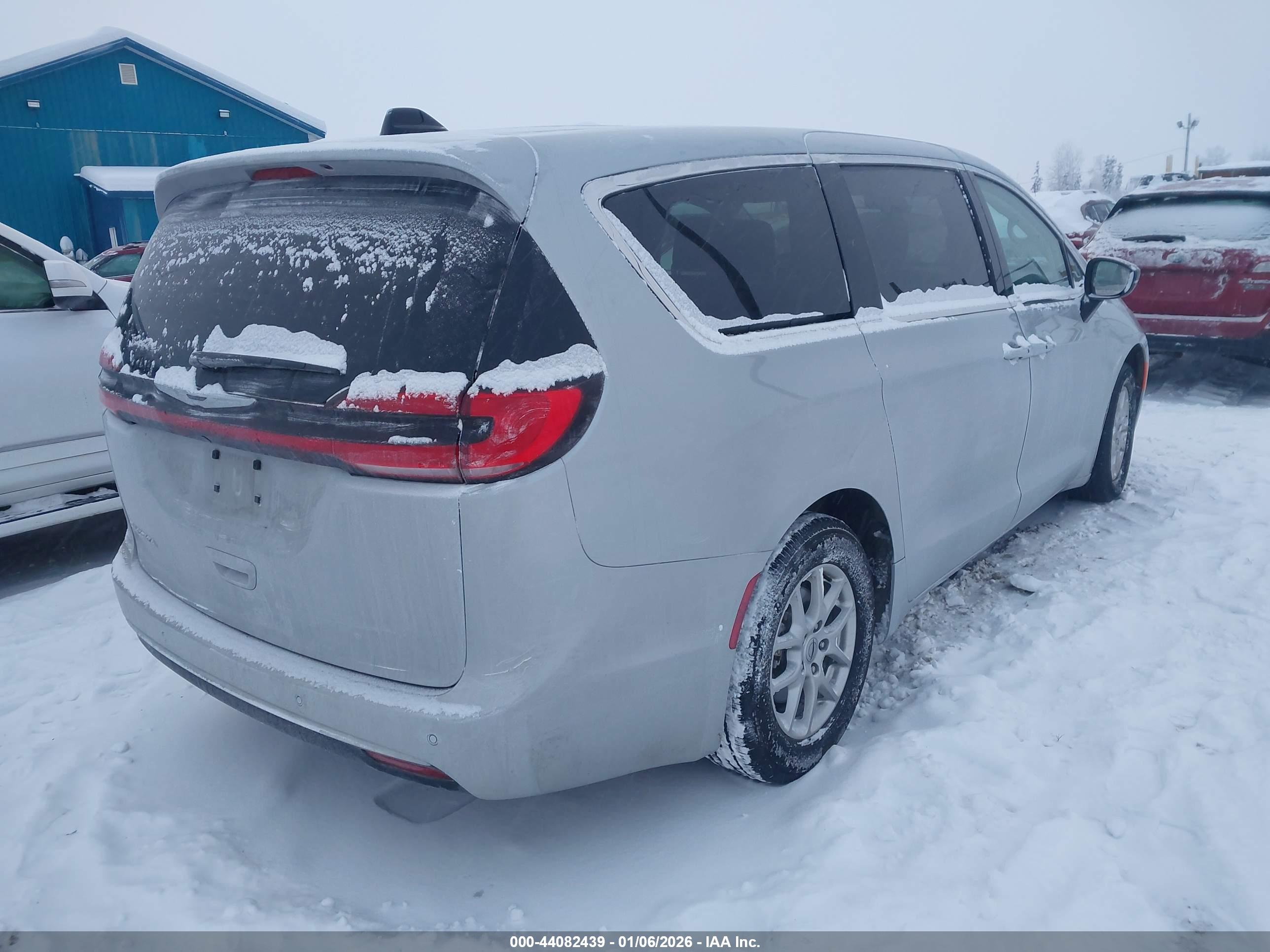 CHRYSLER PACIFICA image 4