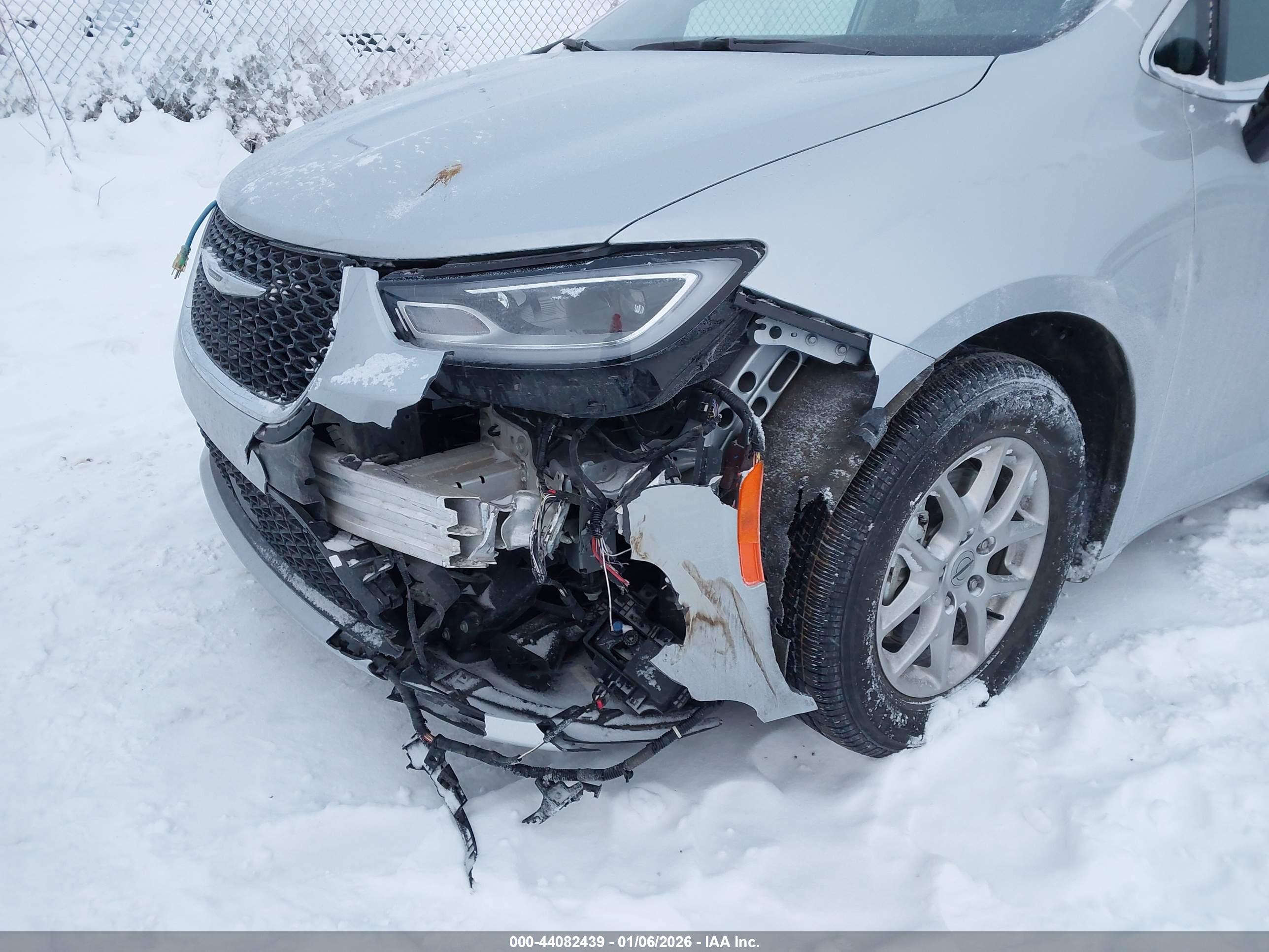 CHRYSLER PACIFICA image 6