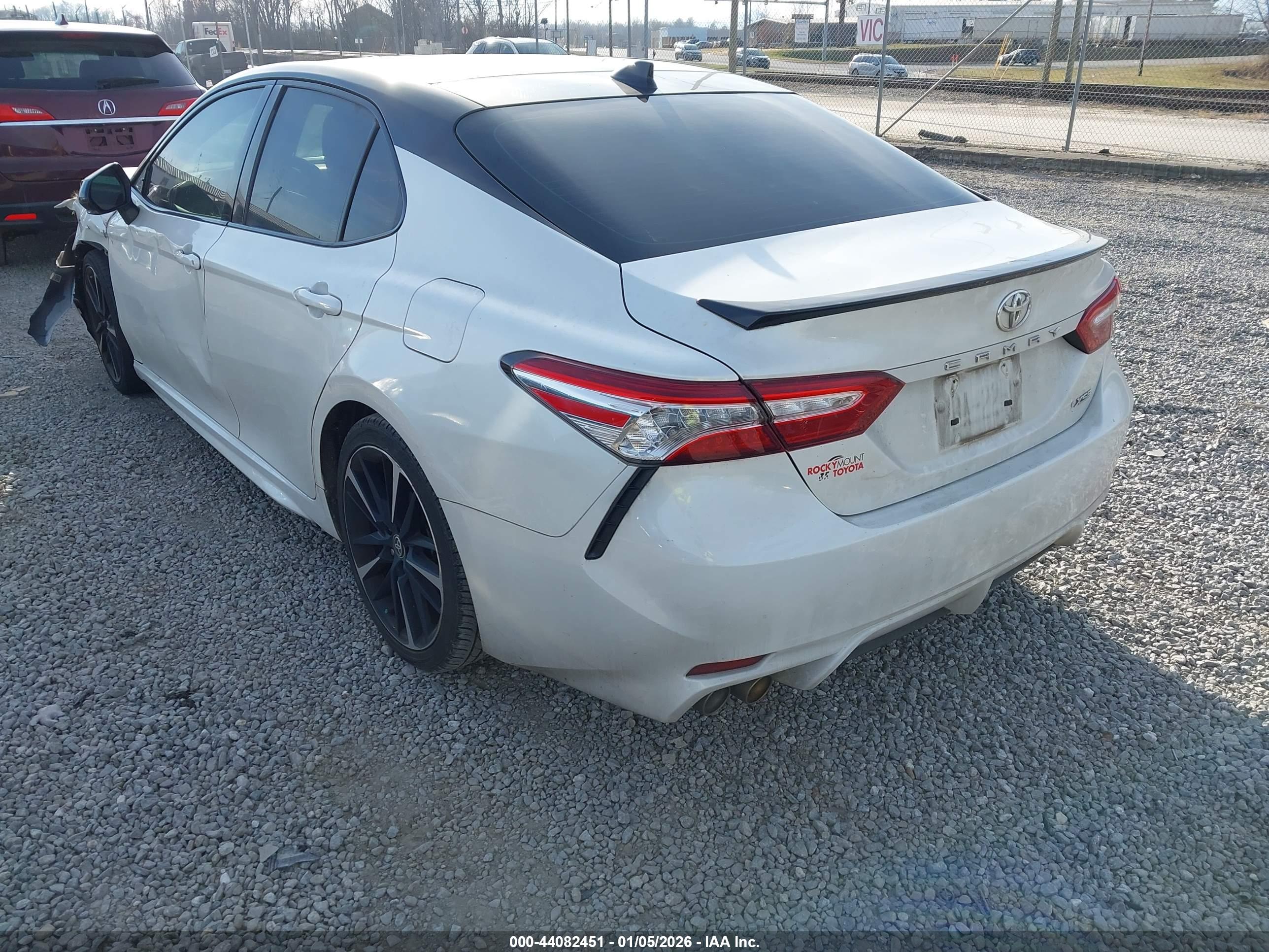 TOYOTA CAMRY image 3