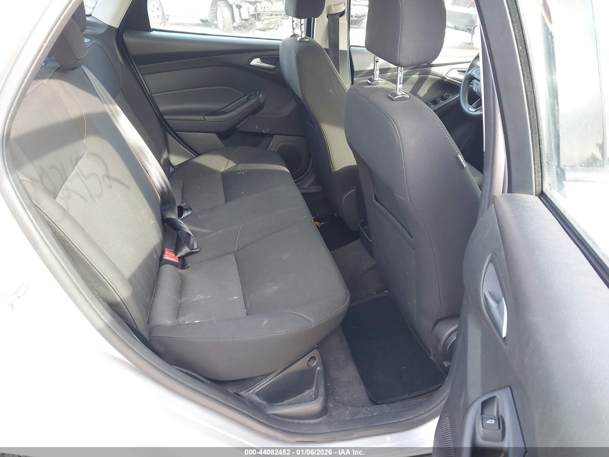 FORD FOCUS image 8