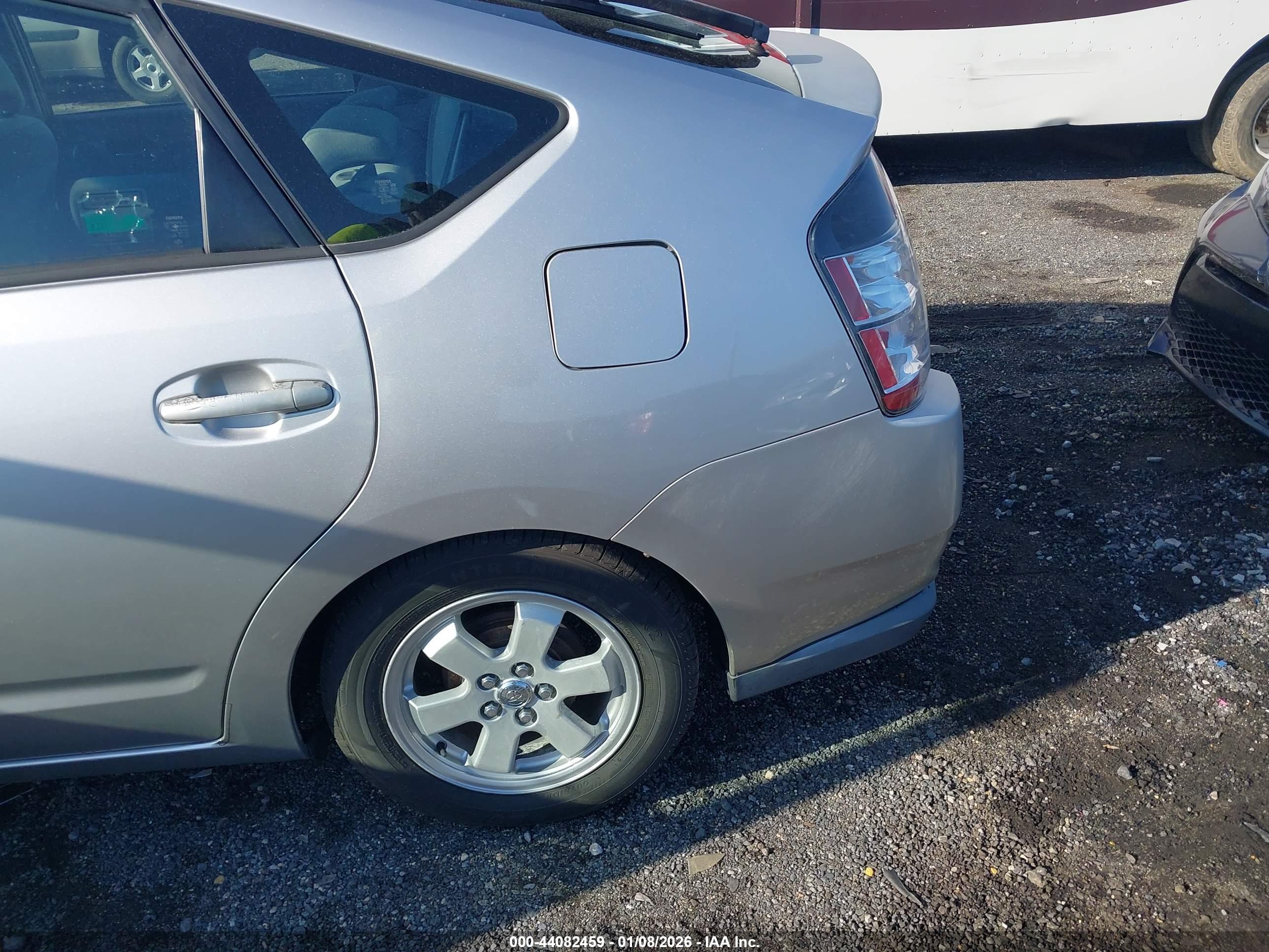 TOYOTA PRIUS image 6