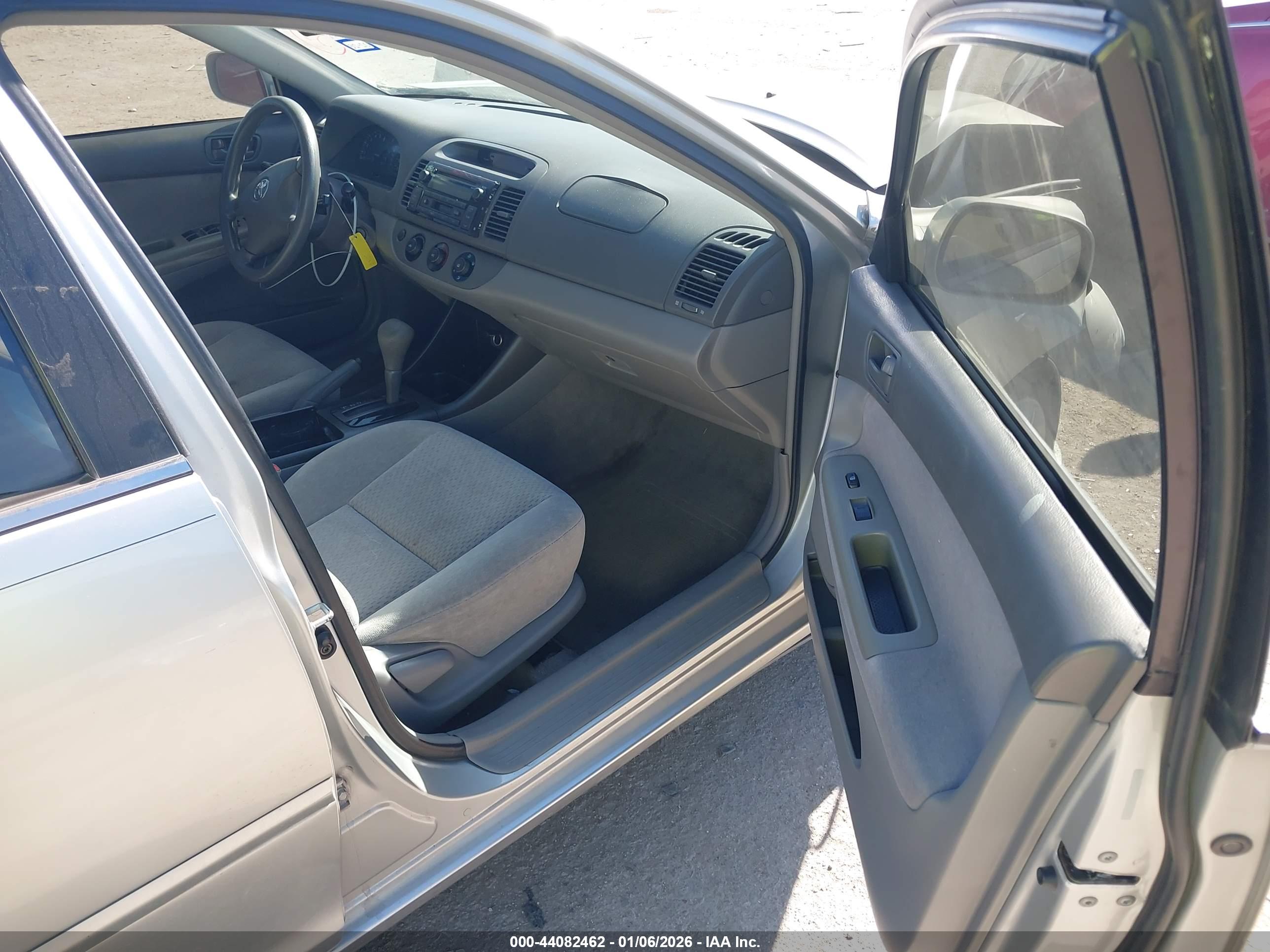 TOYOTA CAMRY image 5