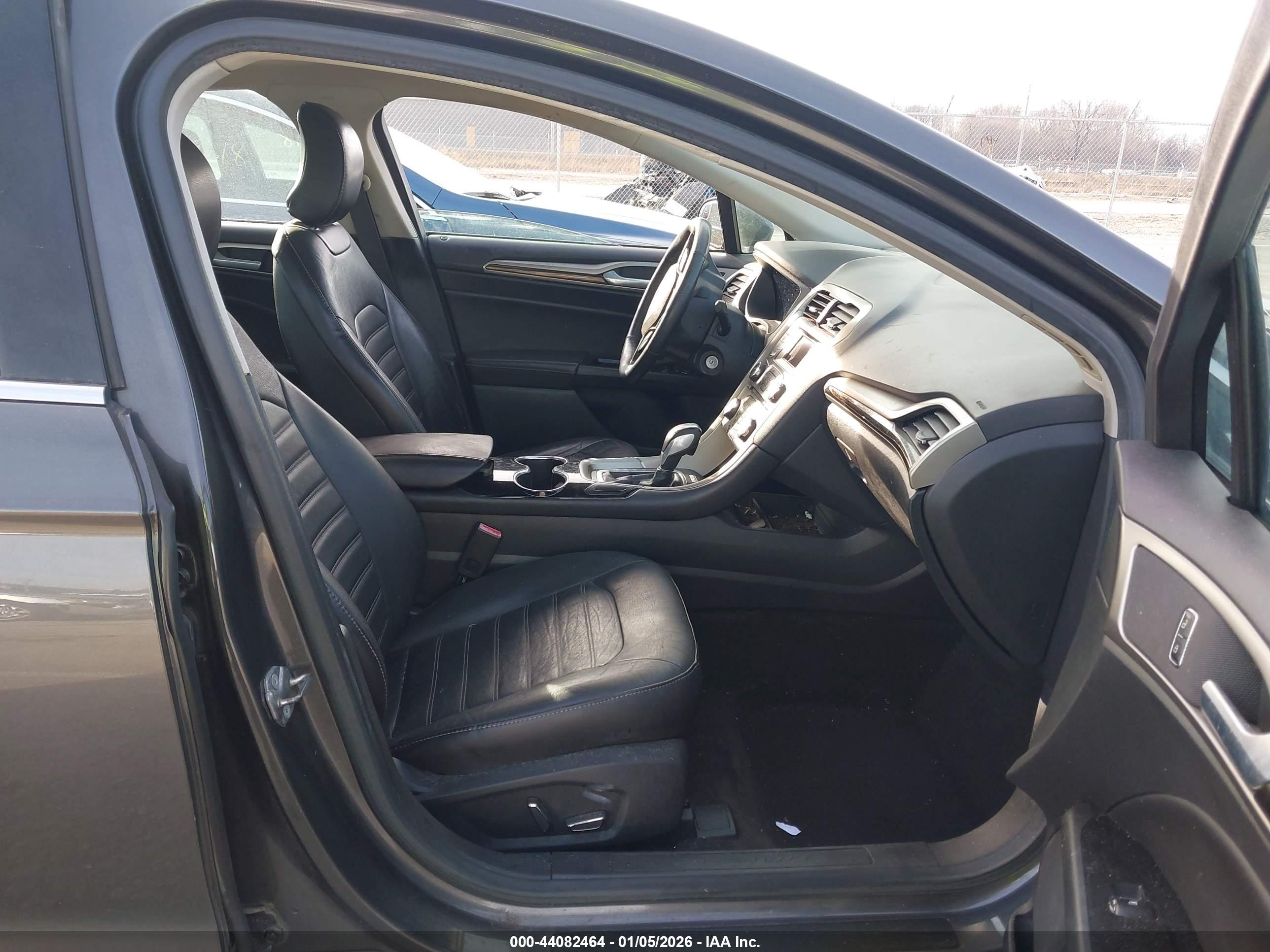 FORD FUSION image 5