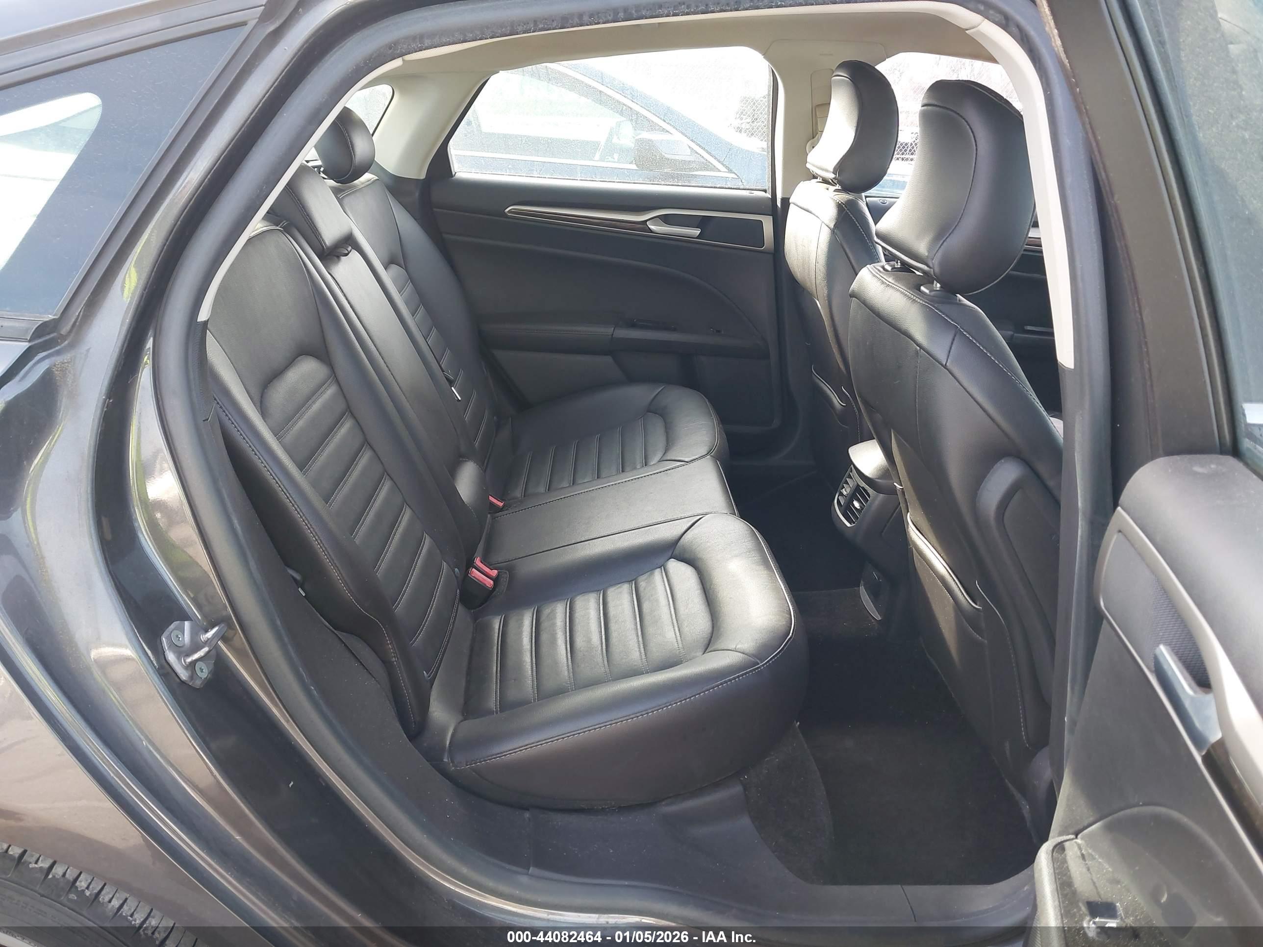 FORD FUSION image 8