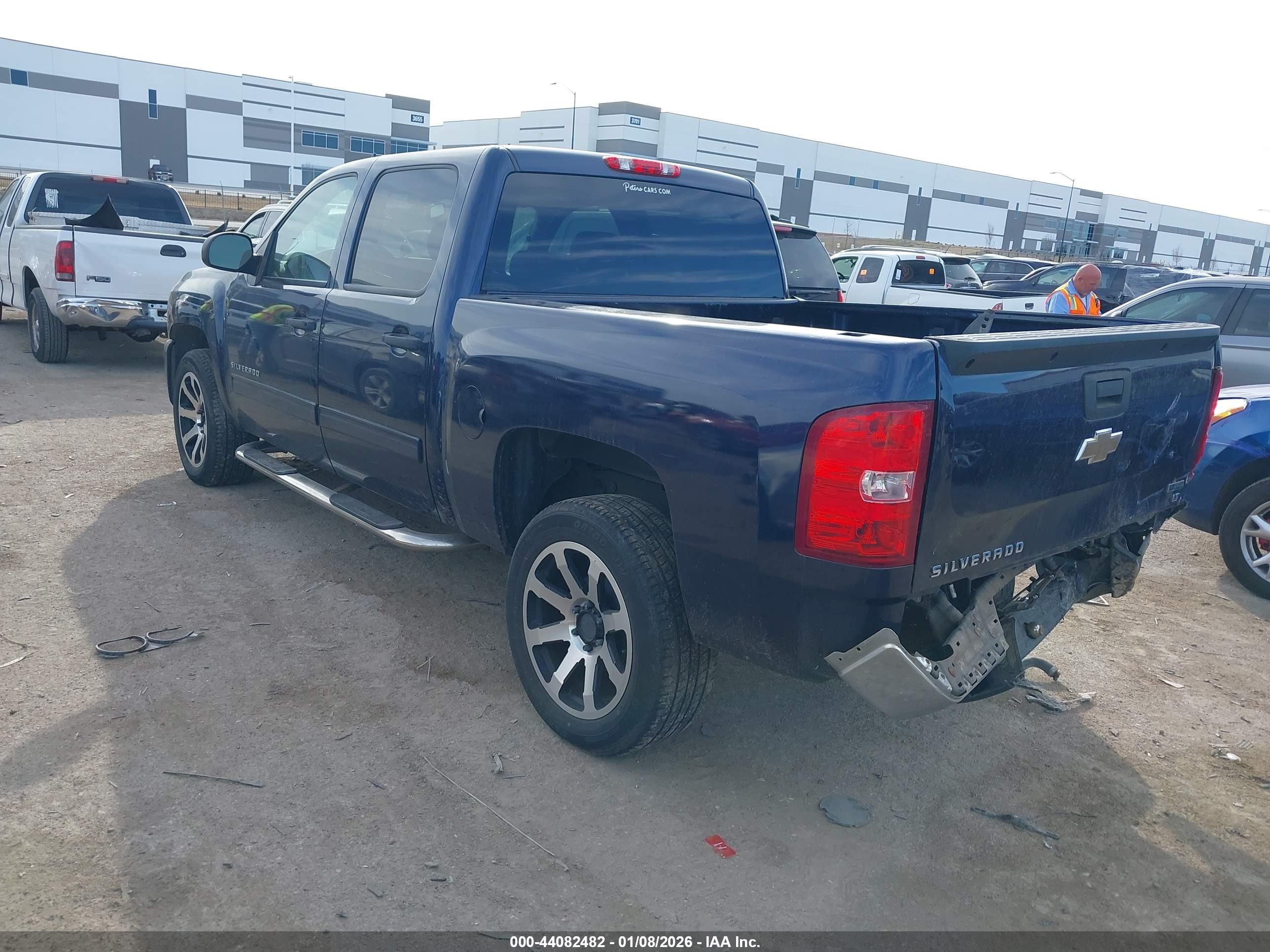 CHEVROLET SILVERADO image 3
