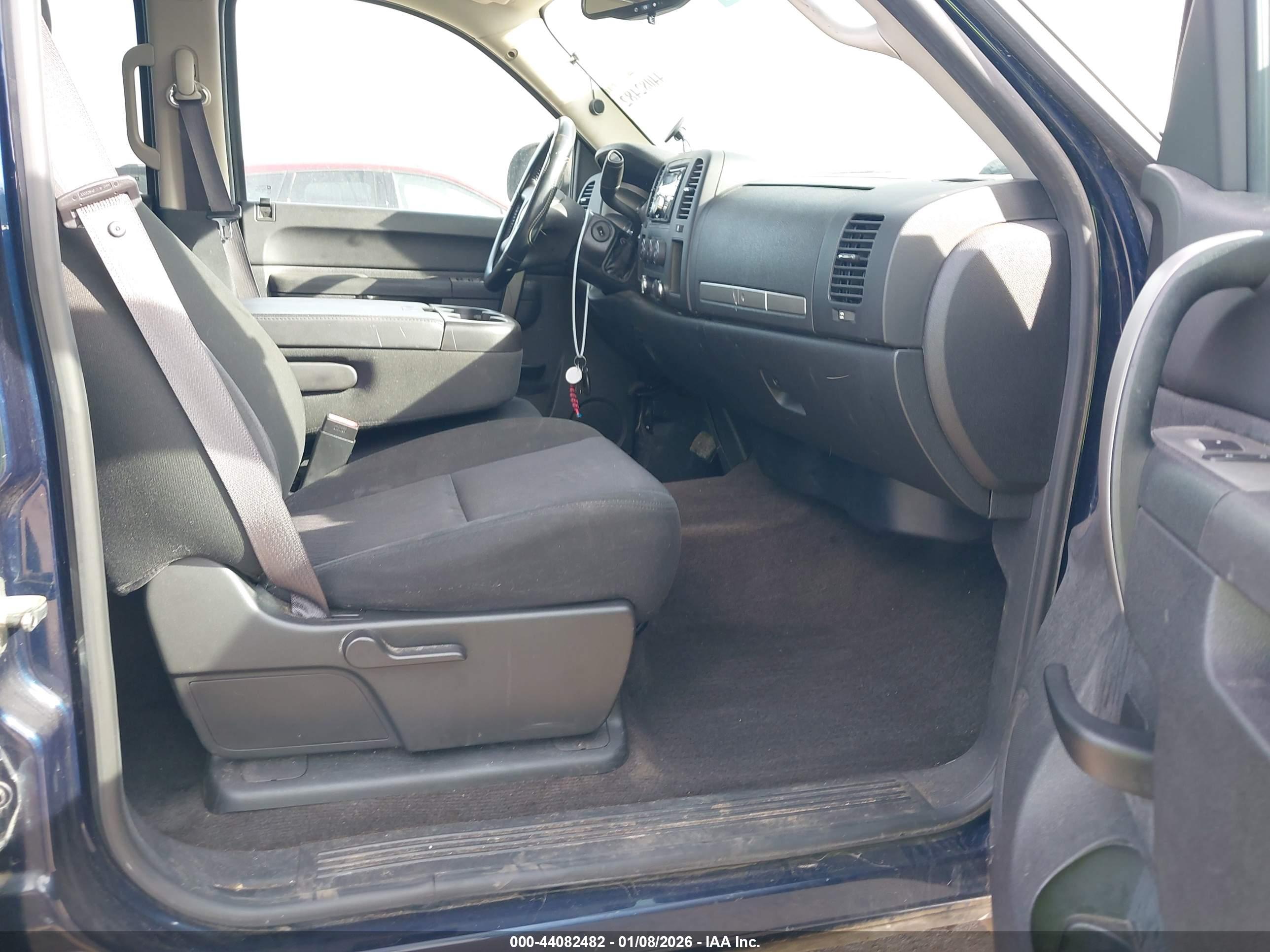 CHEVROLET SILVERADO image 5