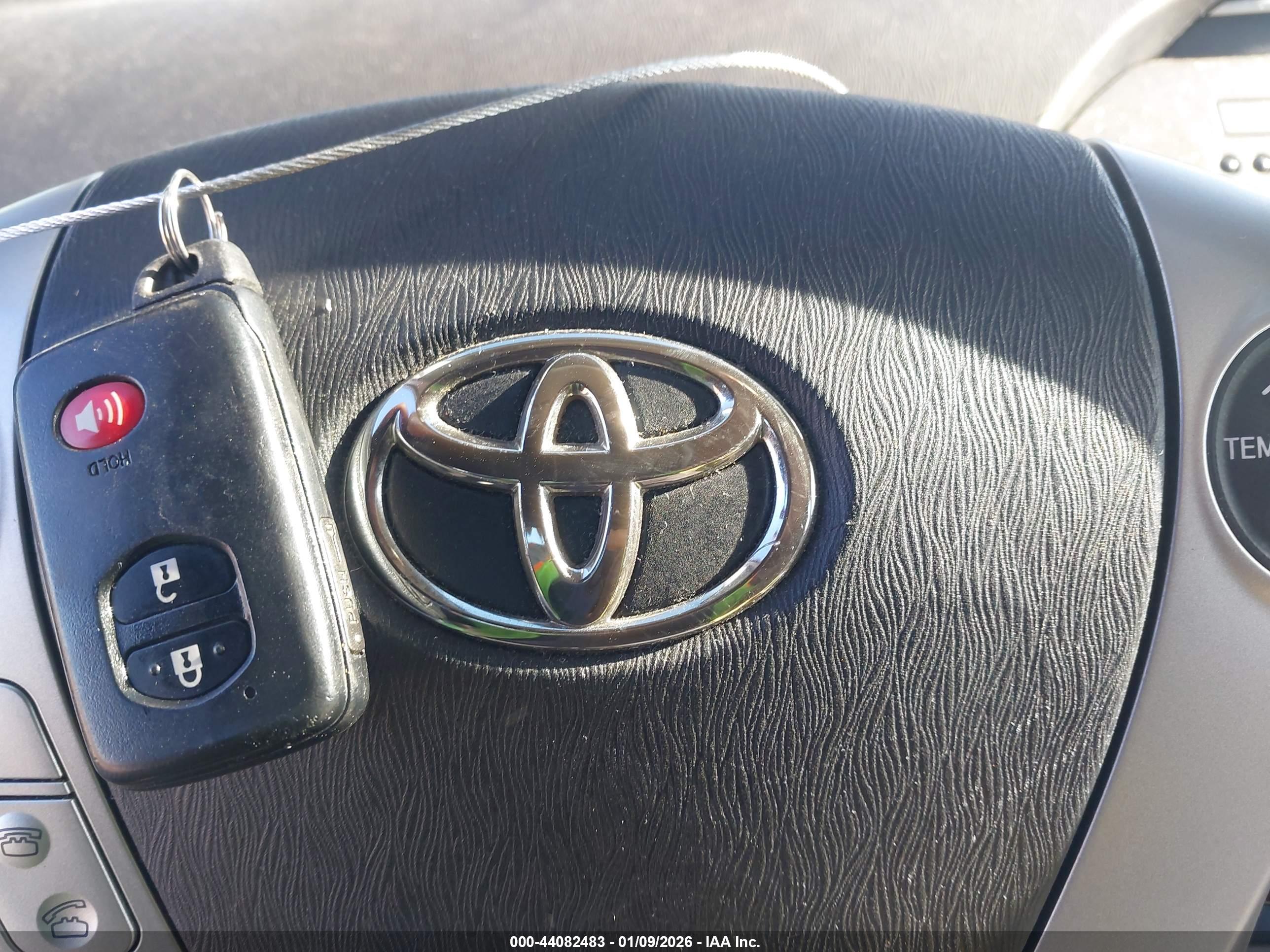 TOYOTA PRIUS image 11