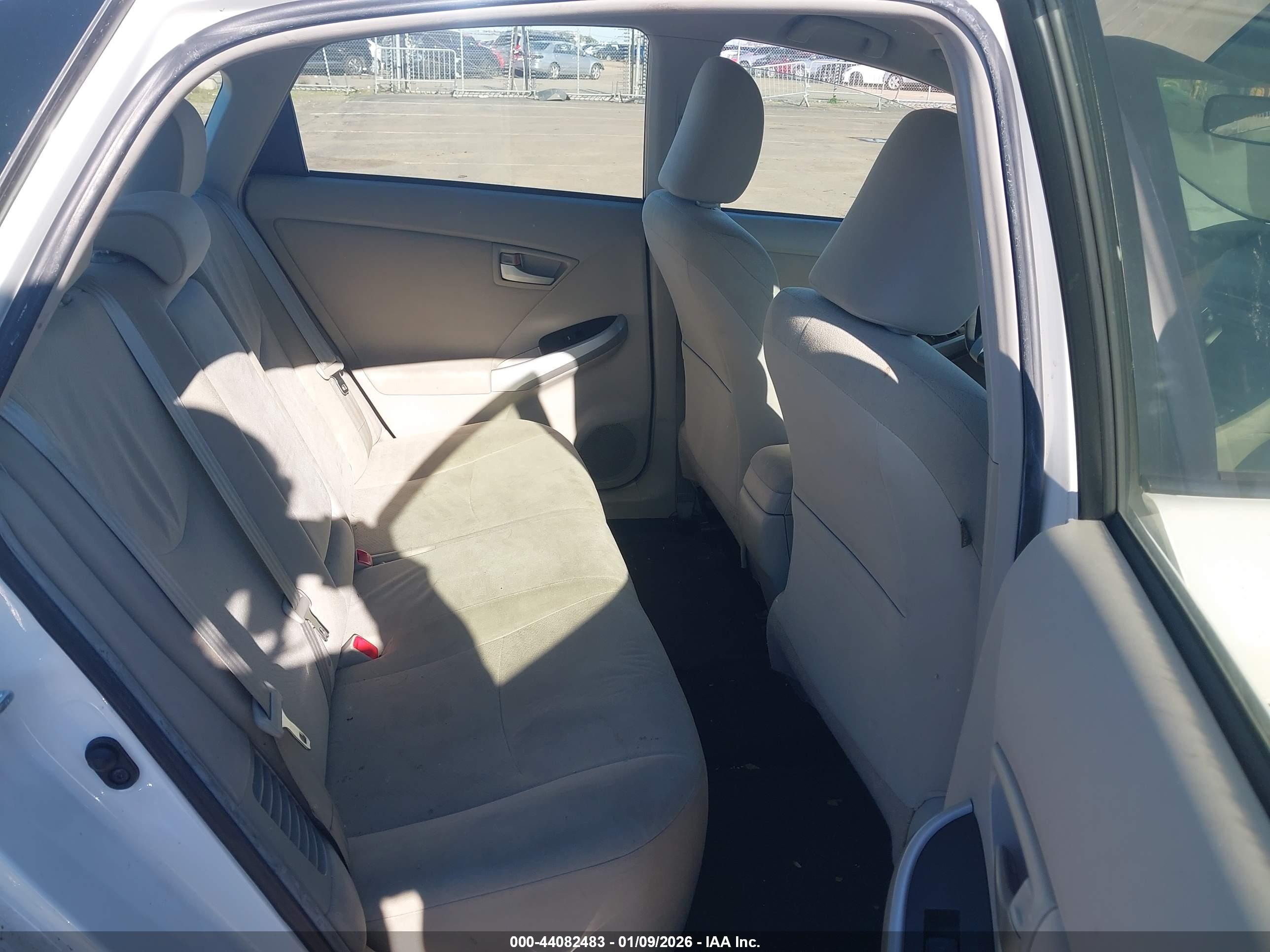 TOYOTA PRIUS image 8