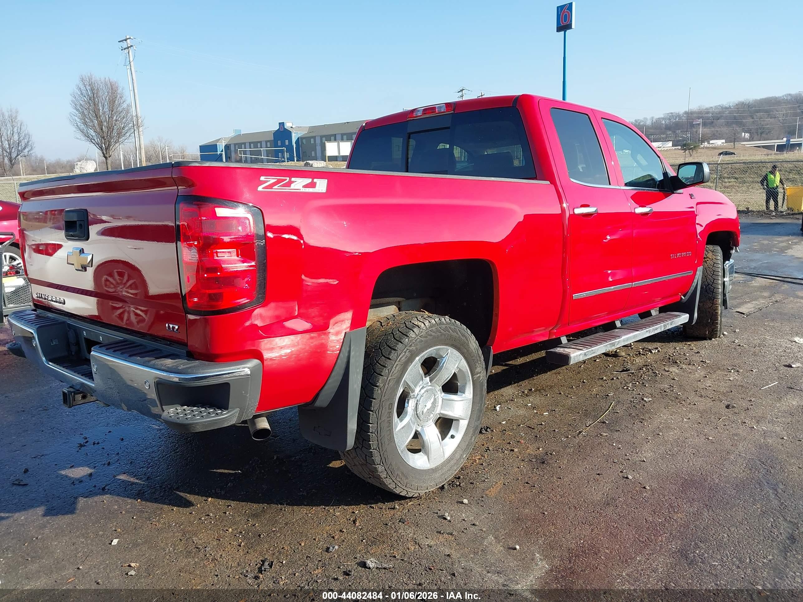 CHEVROLET SILVERADO image 4