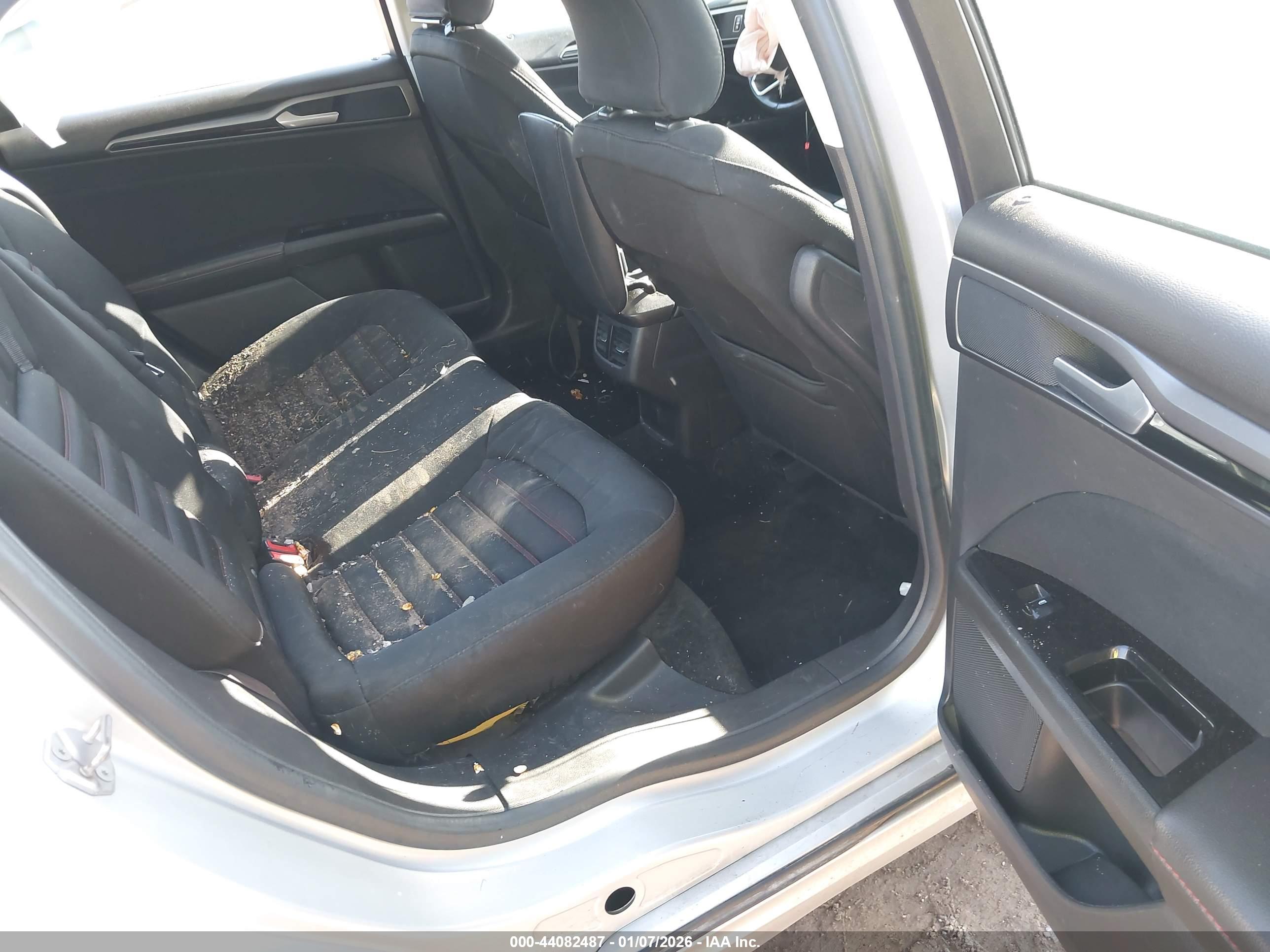 FORD FUSION image 8
