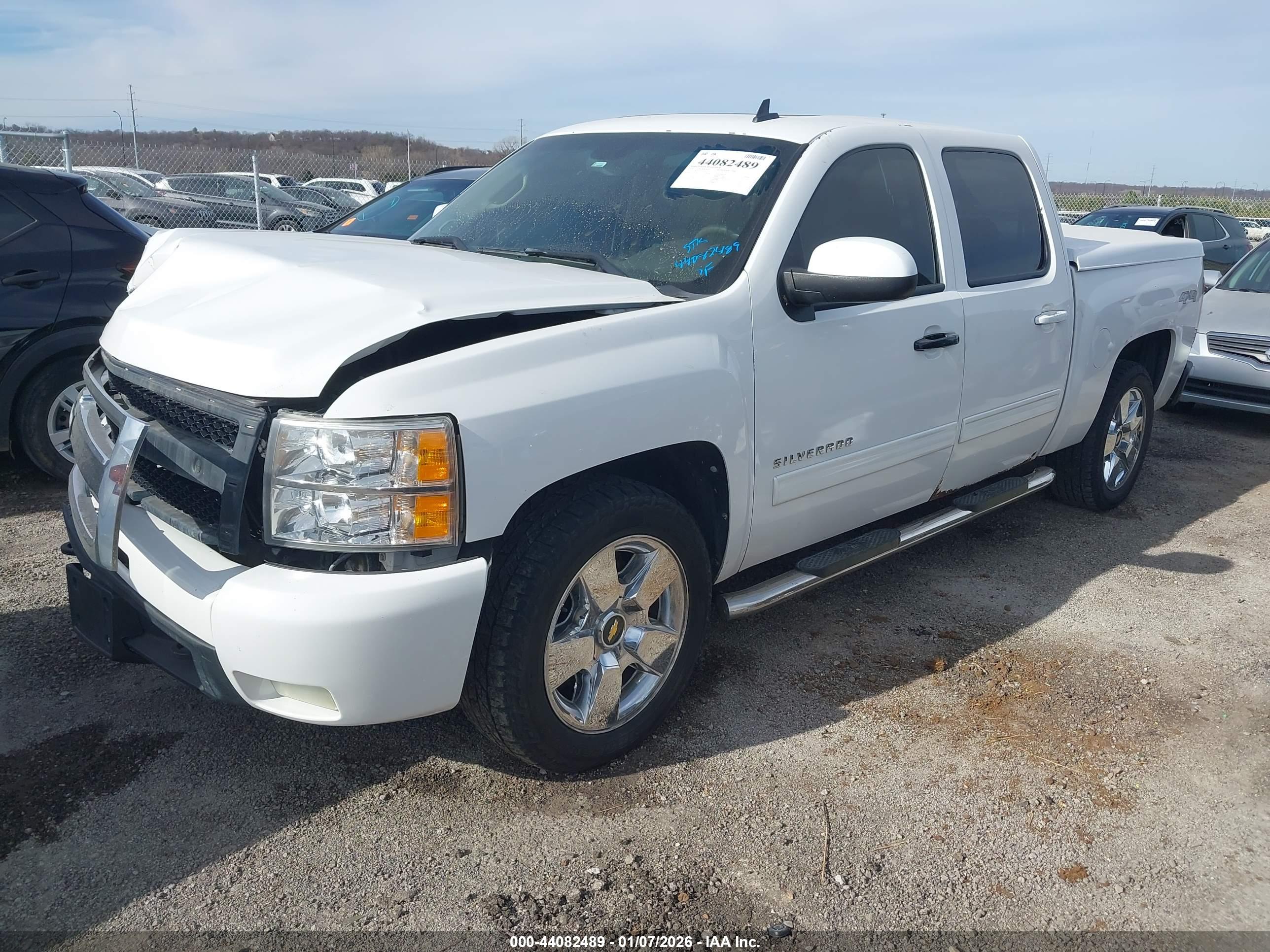 CHEVROLET SILVERADO image 2