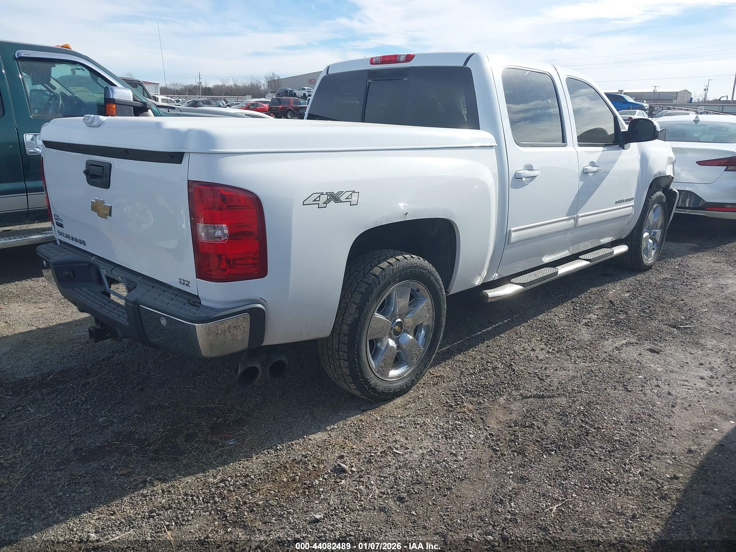 CHEVROLET SILVERADO image 4