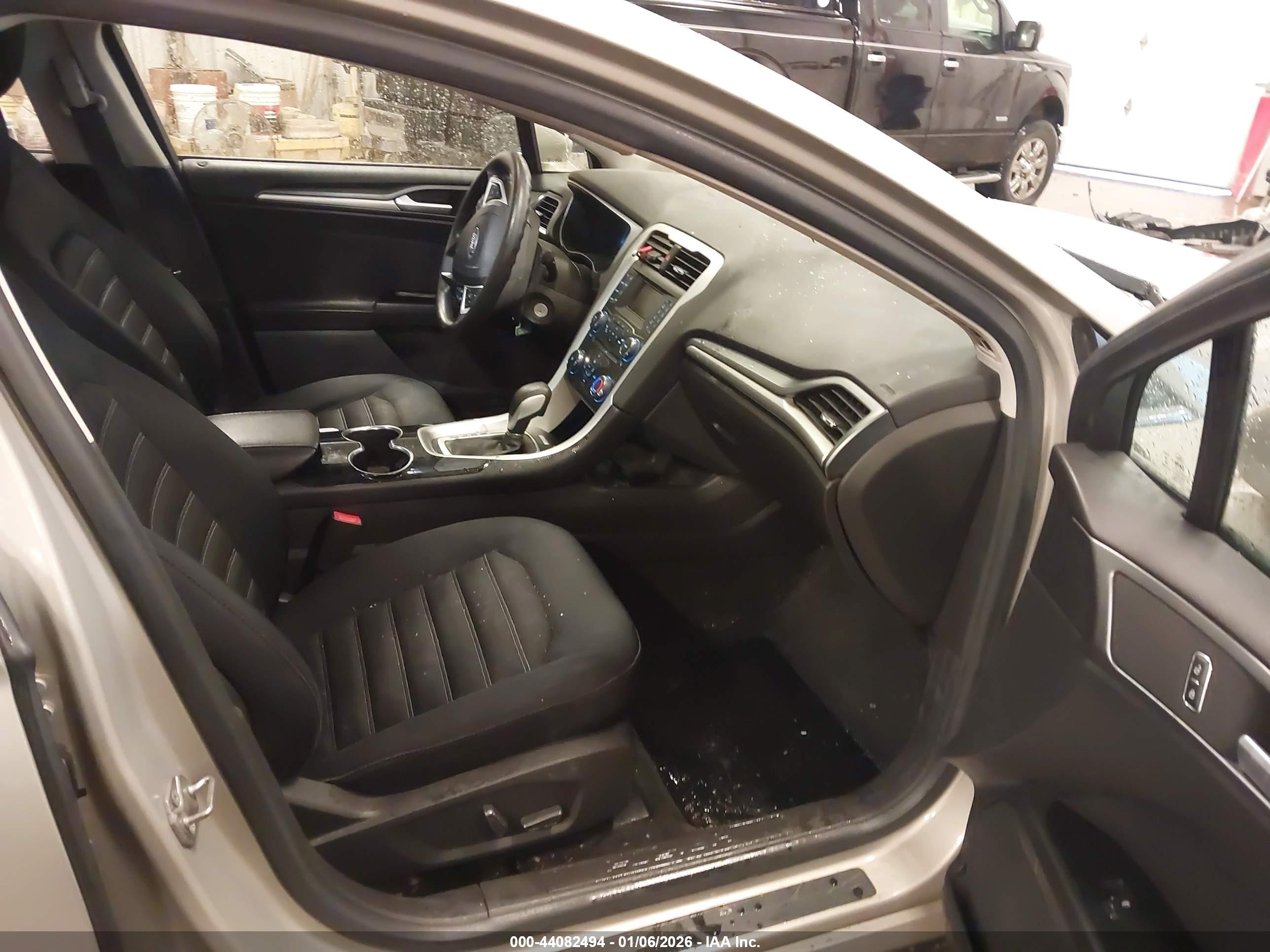 FORD FUSION image 5