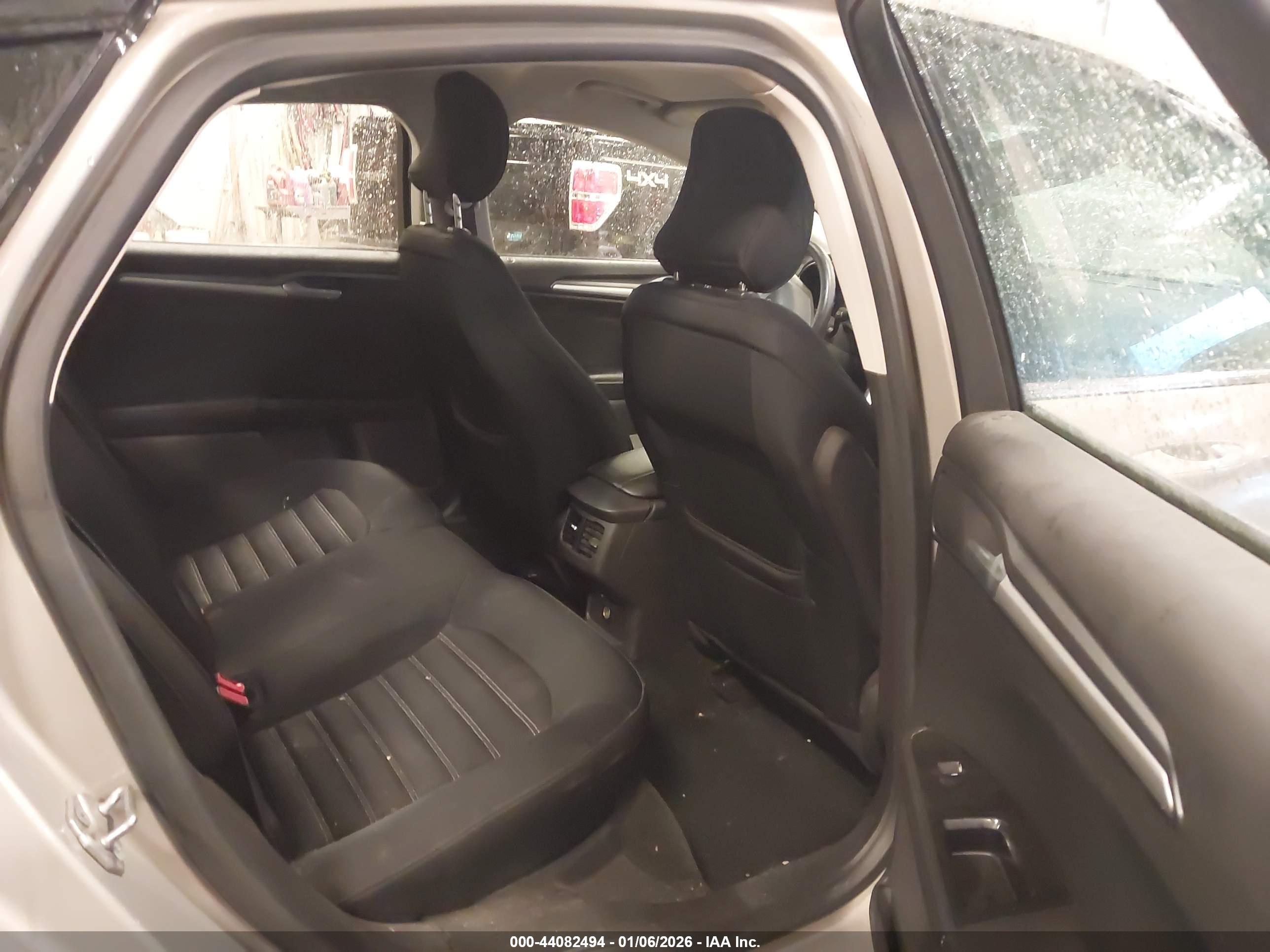 FORD FUSION image 8