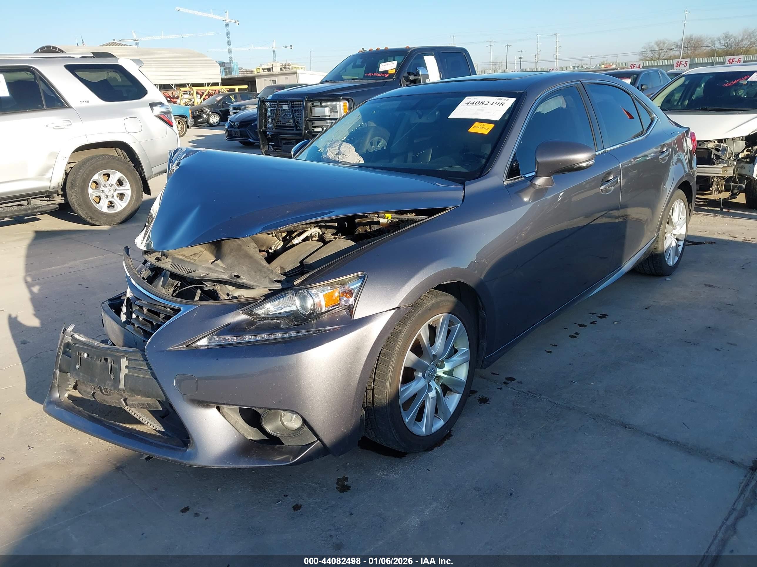 LEXUS IS image 2