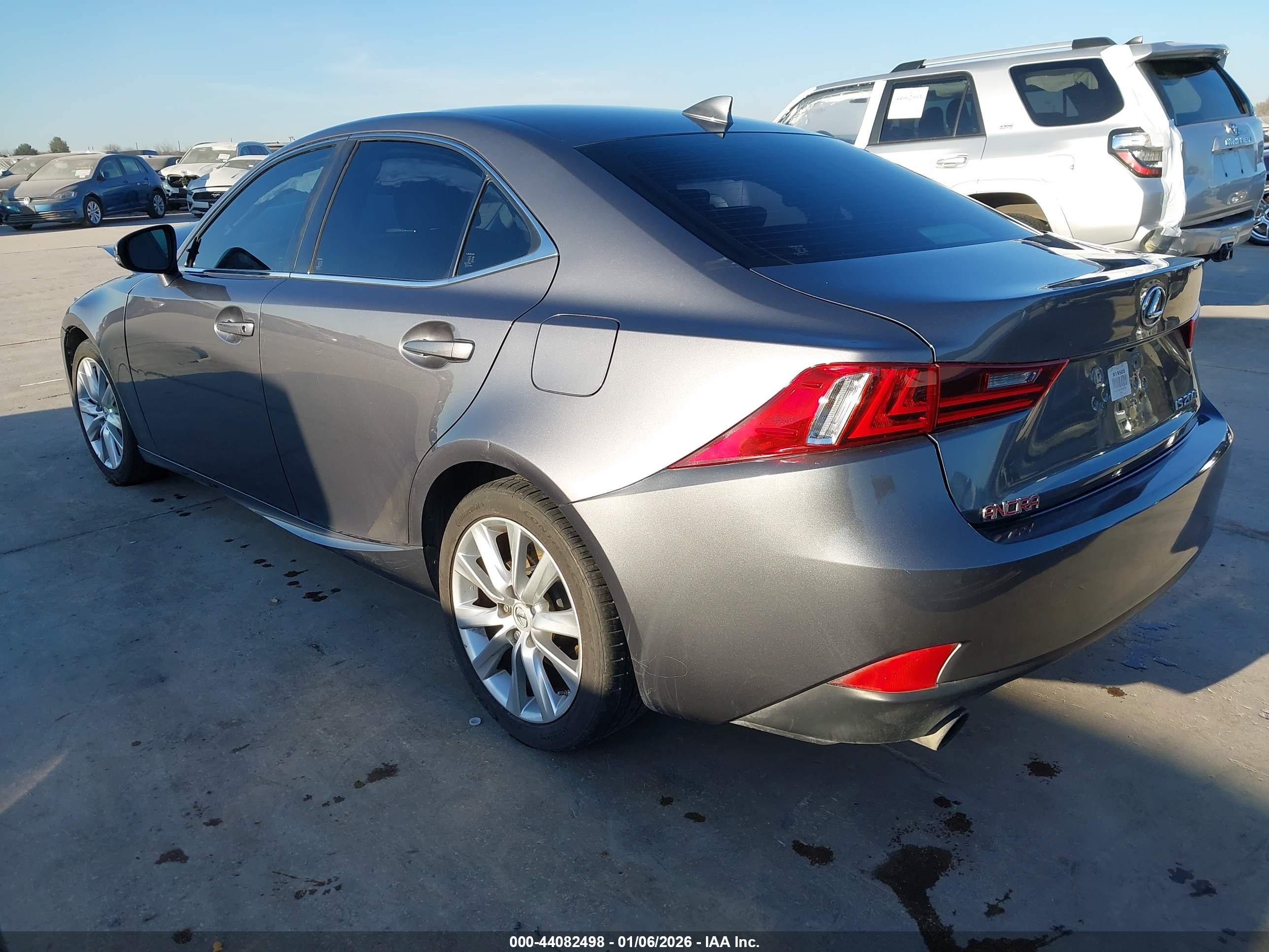LEXUS IS image 3
