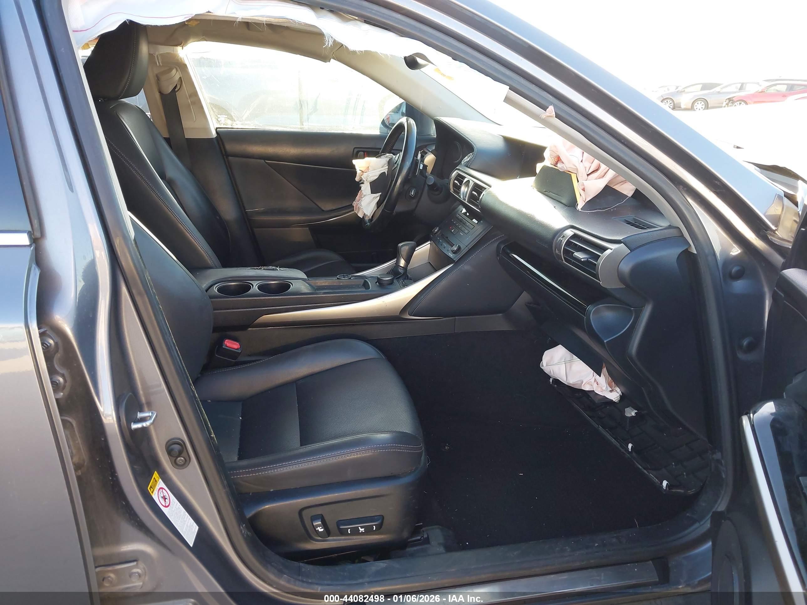 LEXUS IS image 5