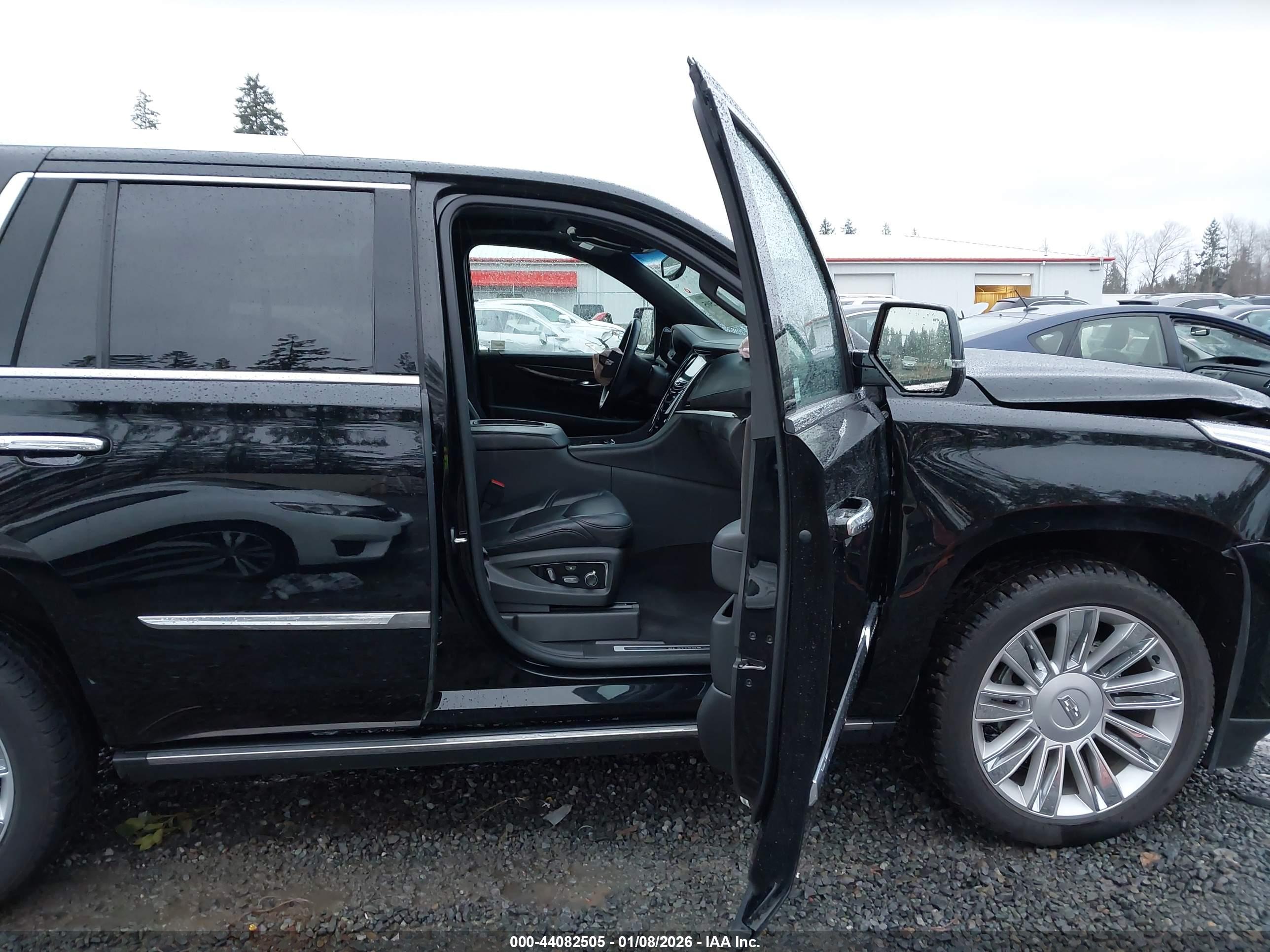 CADILLAC ESCALADE image 5