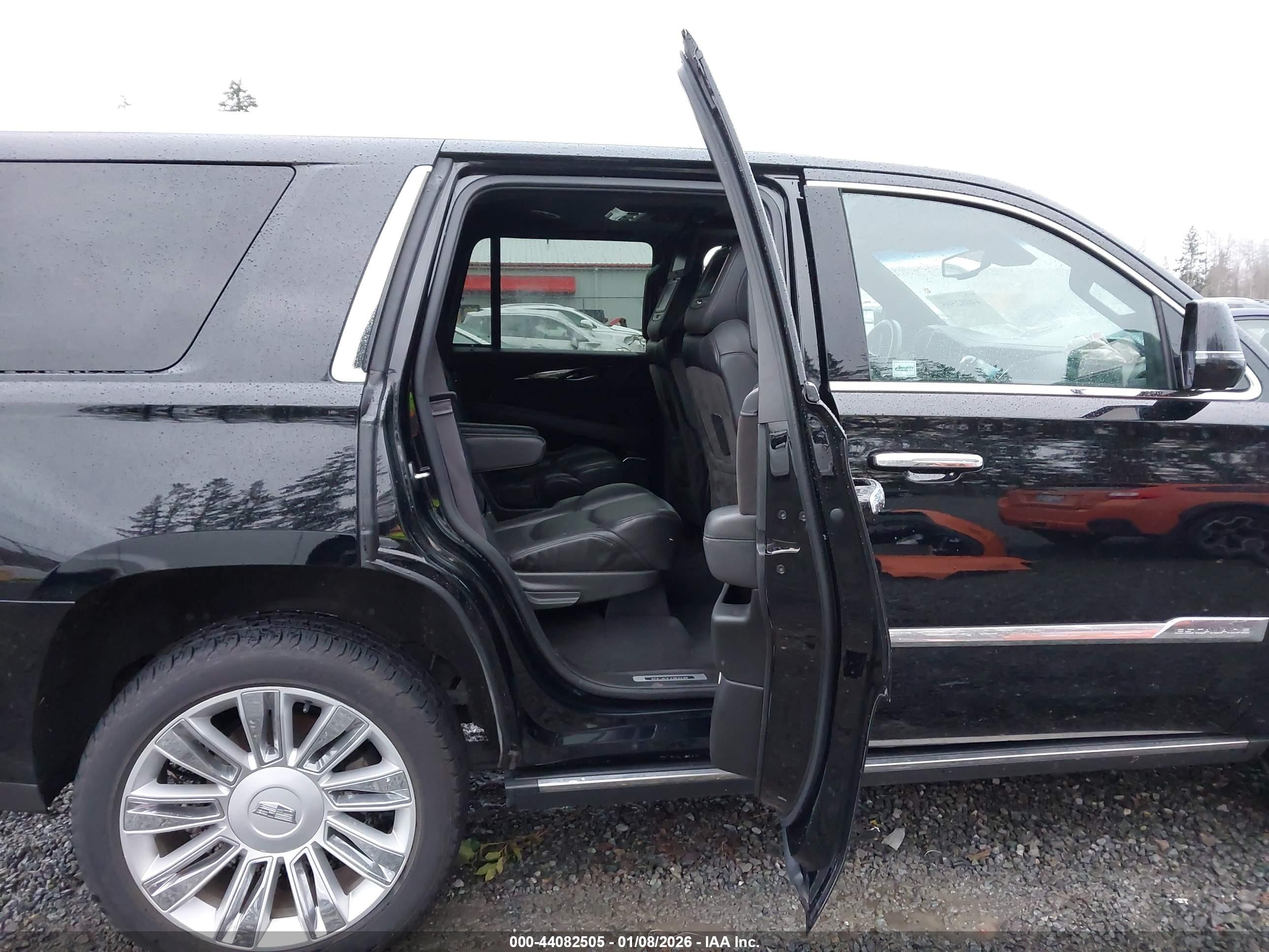 CADILLAC ESCALADE image 8