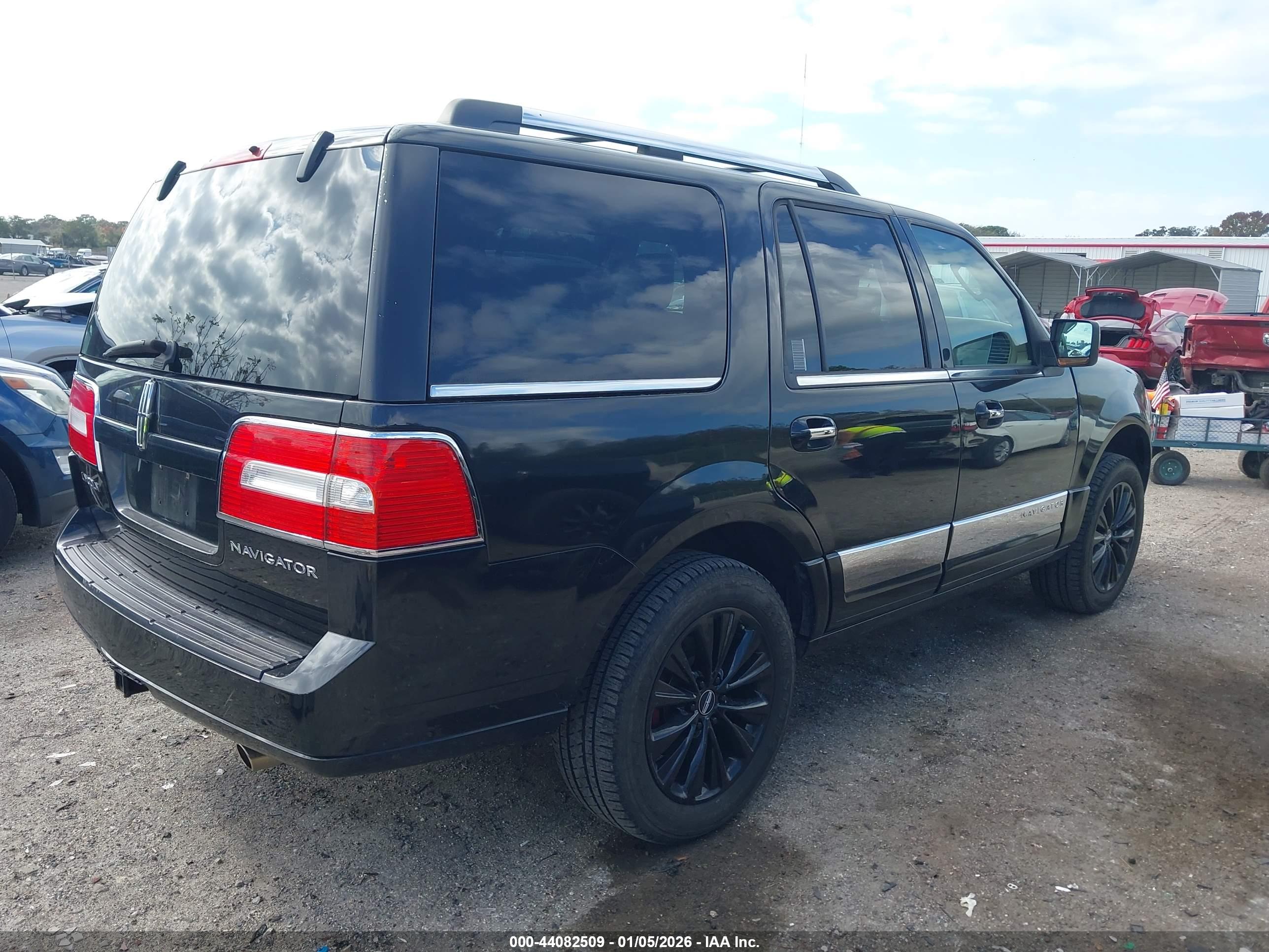 LINCOLN NAVIGATOR image 4