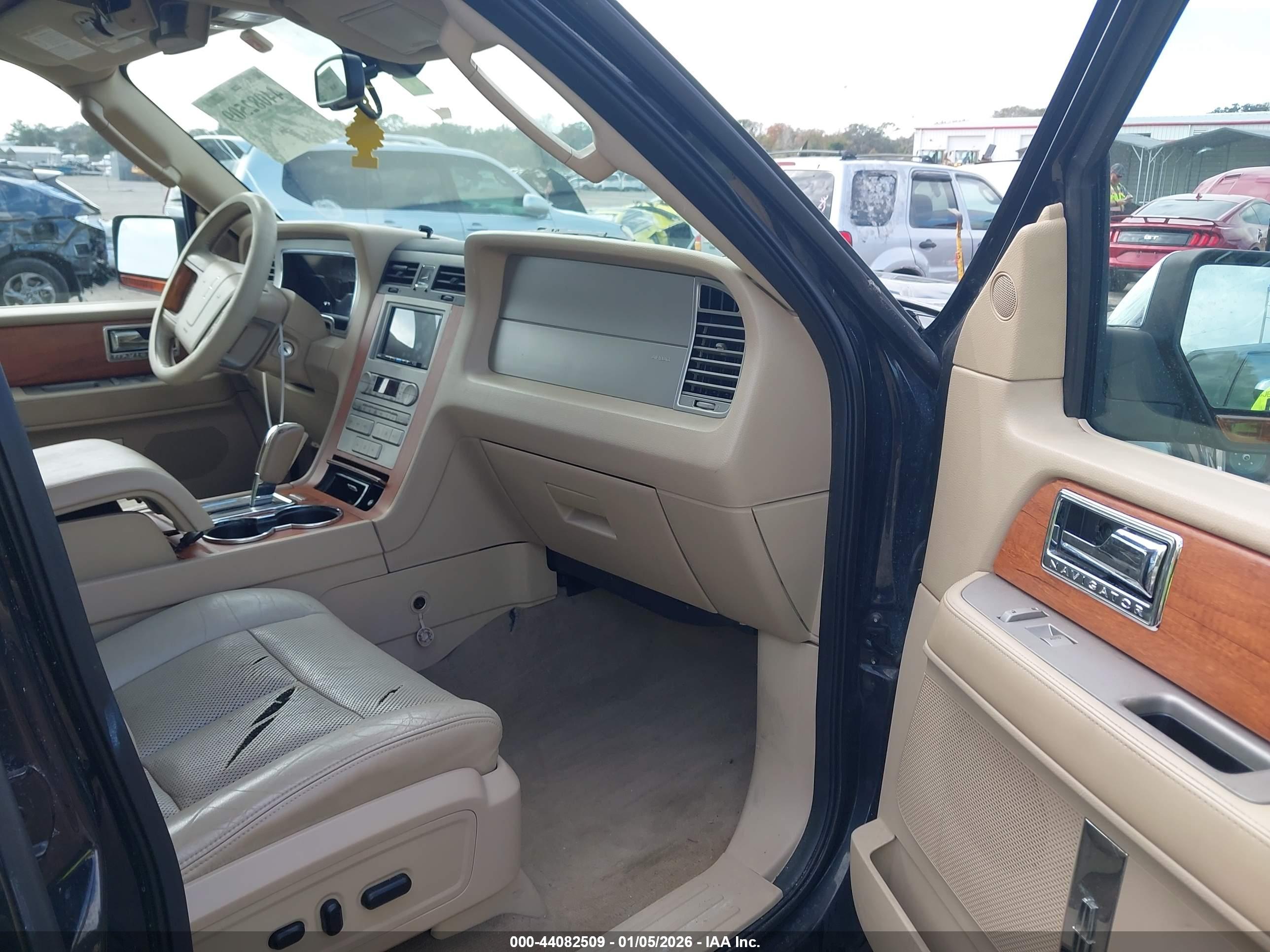 LINCOLN NAVIGATOR image 5