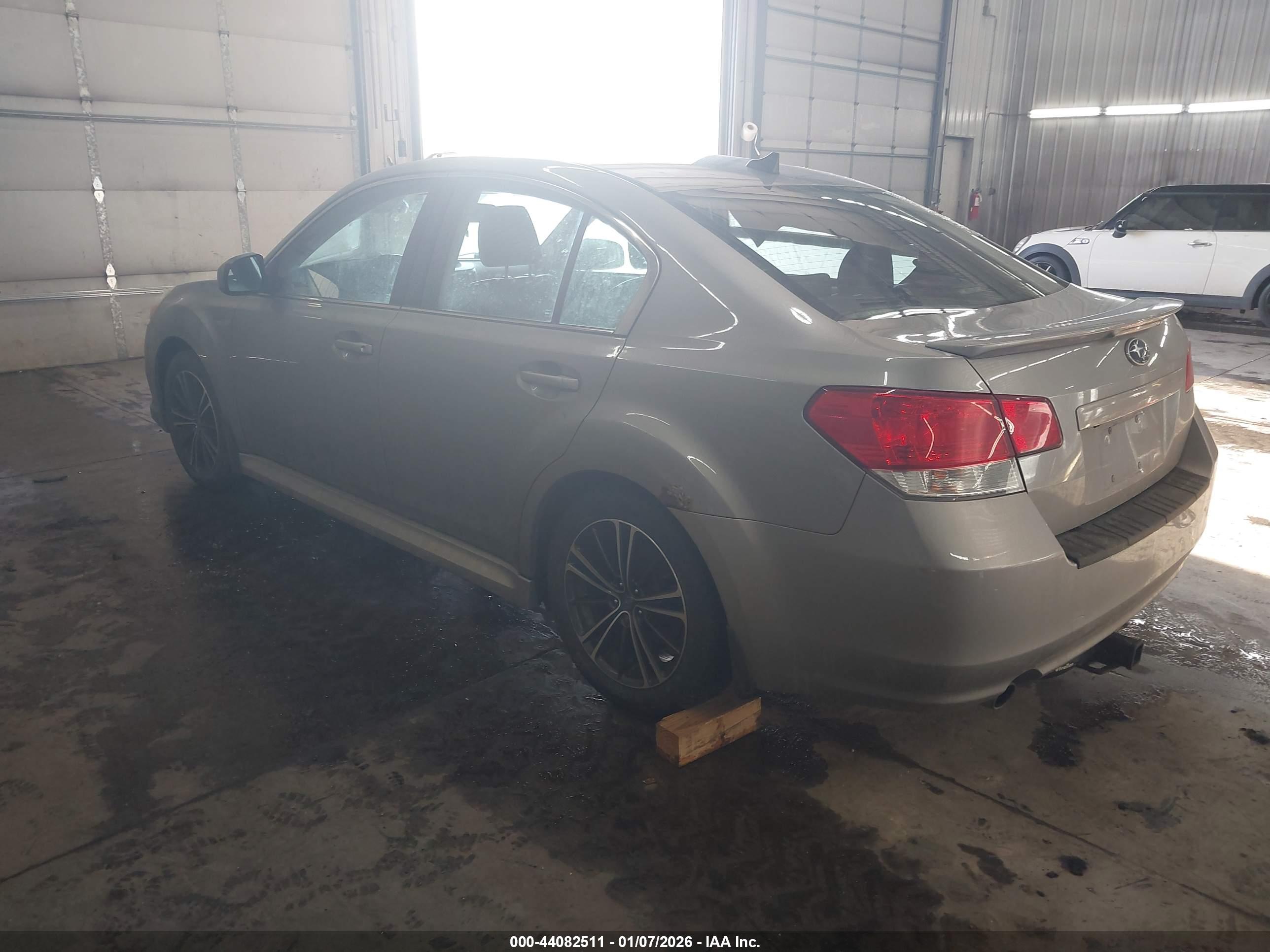 SUBARU LEGACY image 3
