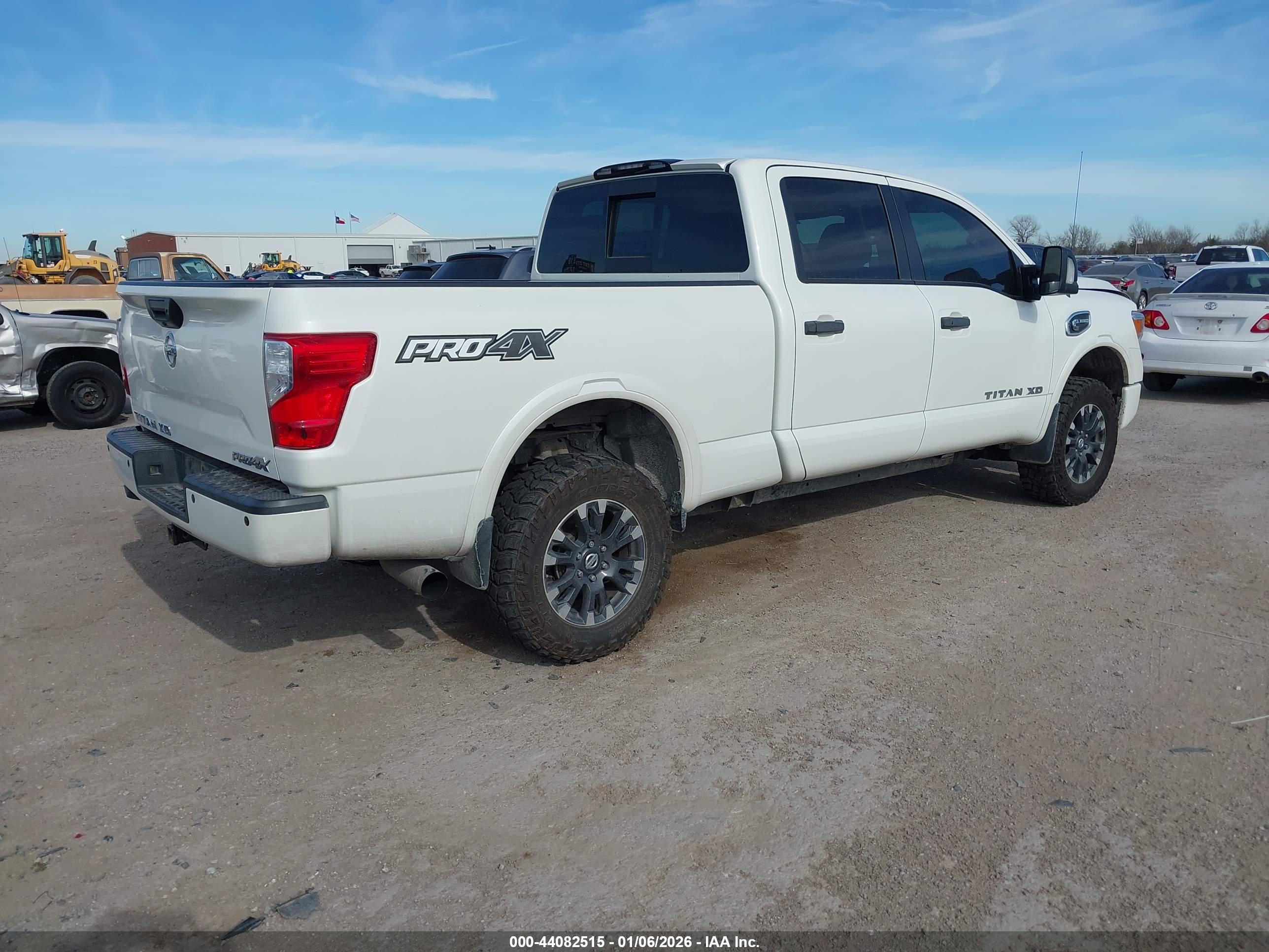 NISSAN TITAN image 4