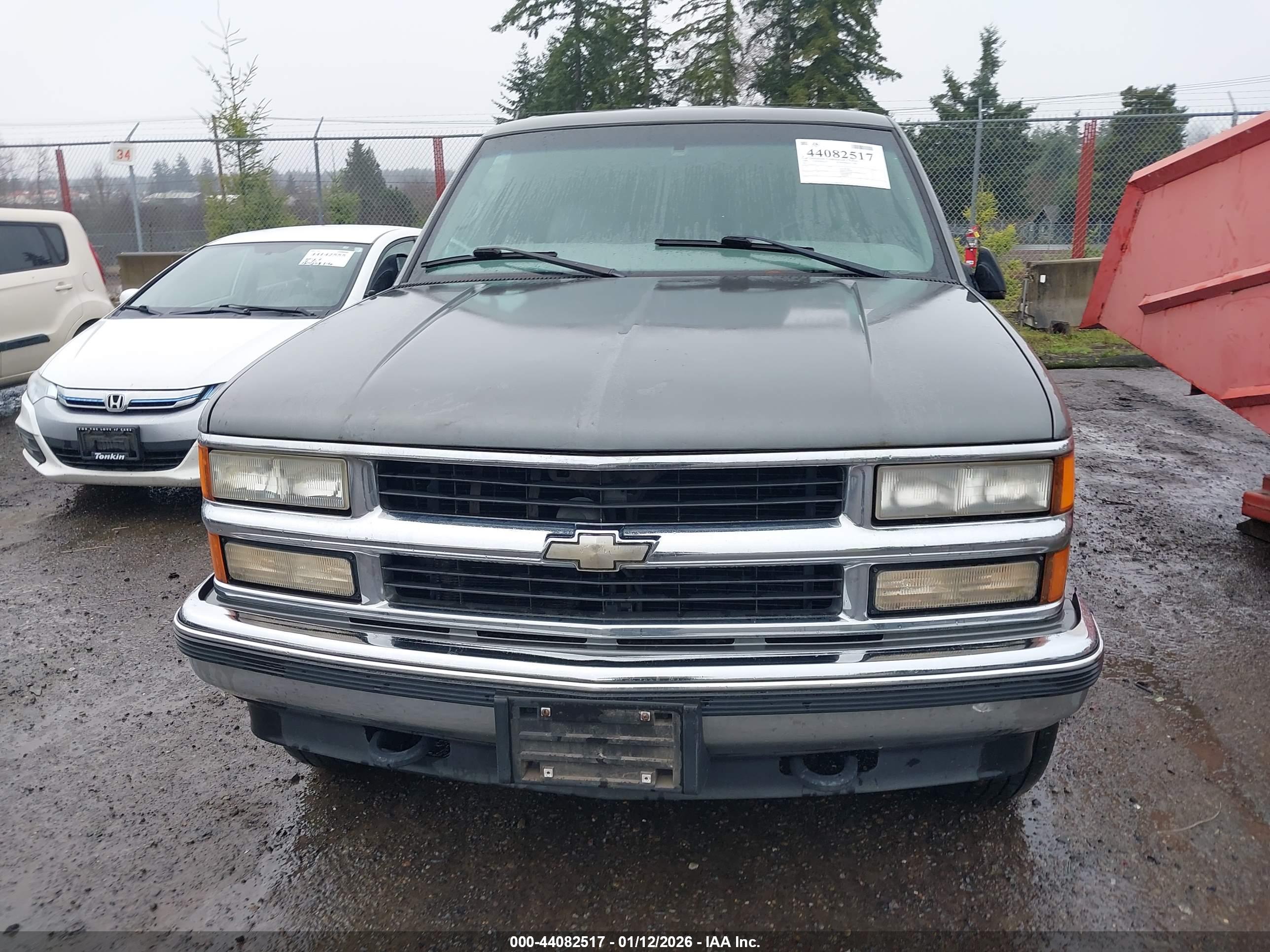 CHEVROLET SUBURBAN image 6